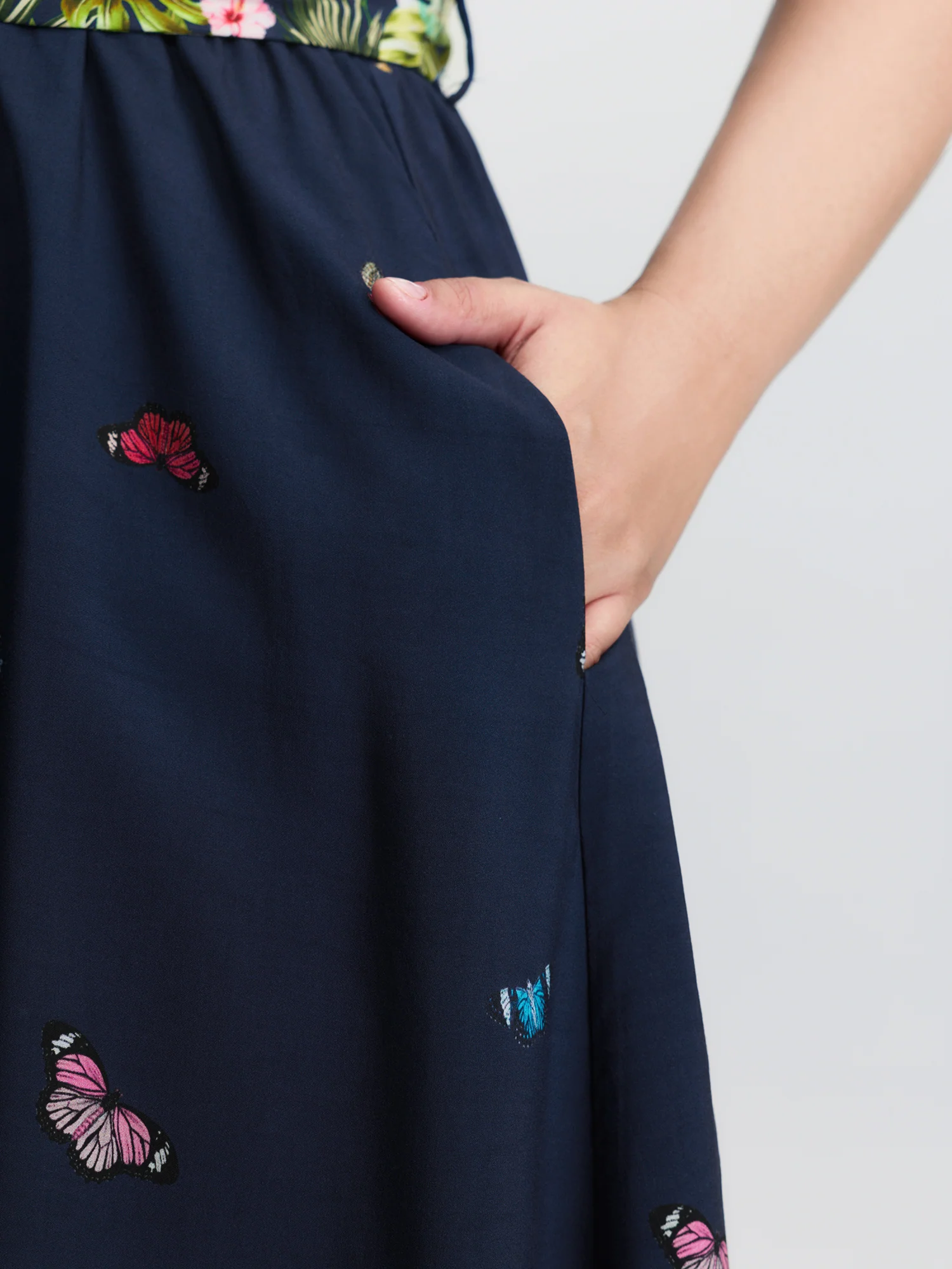 Supersoft Meadow Print Waist-Tie Maxi Dress - Image 3