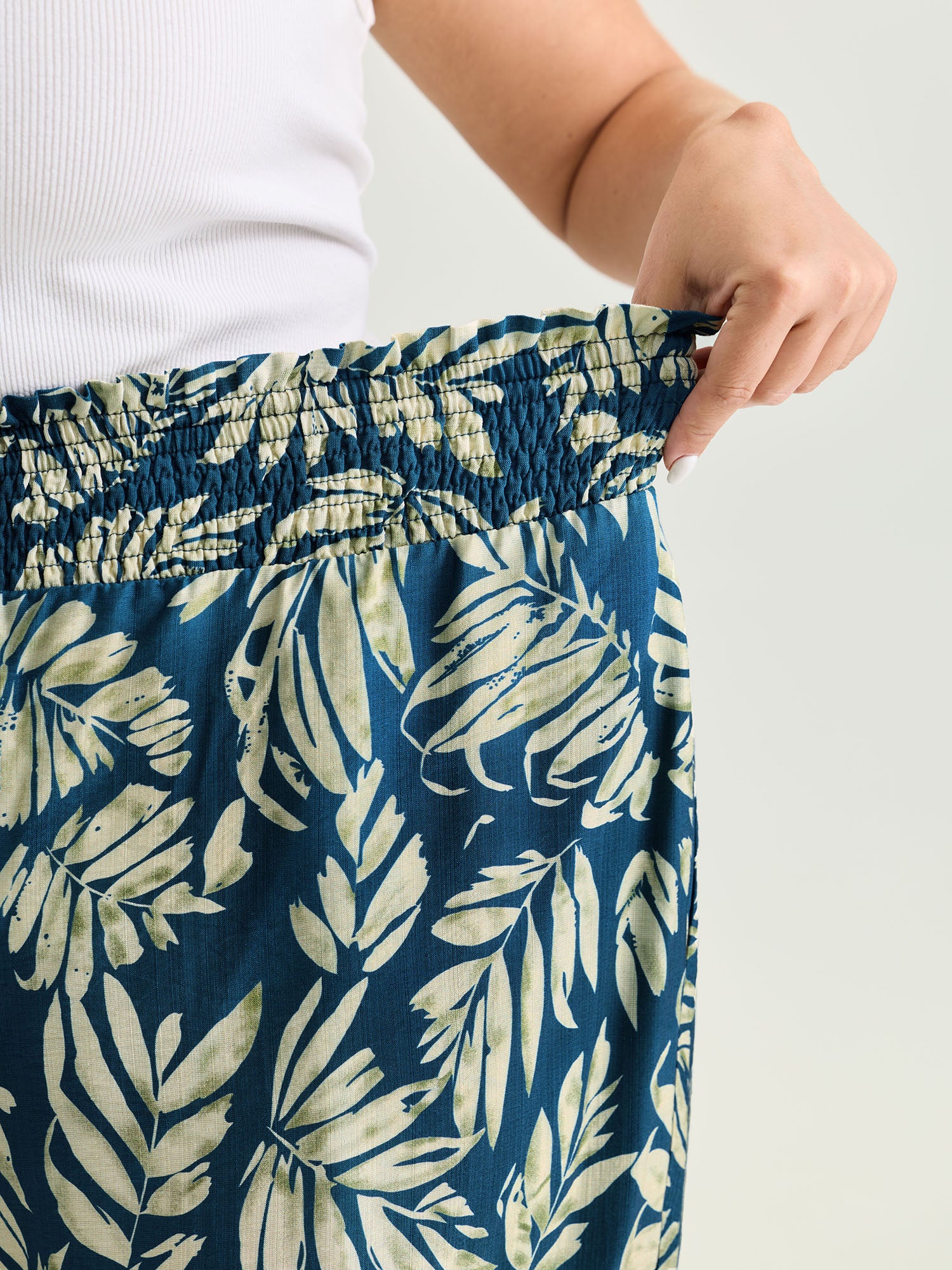 Supersoft Silohuette Flower Shirred Cuff Pants - Image 3