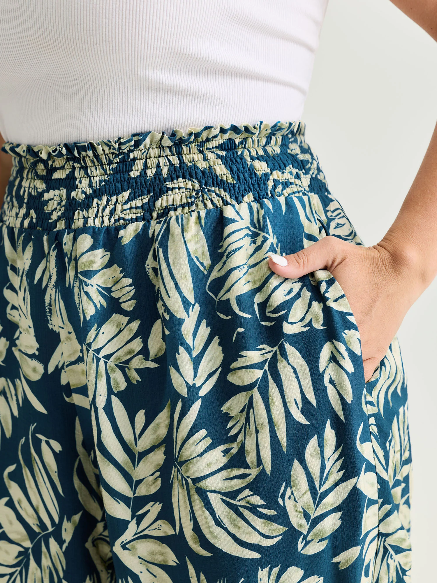 Supersoft Silohuette Flower Shirred Cuff Pants - Image 4