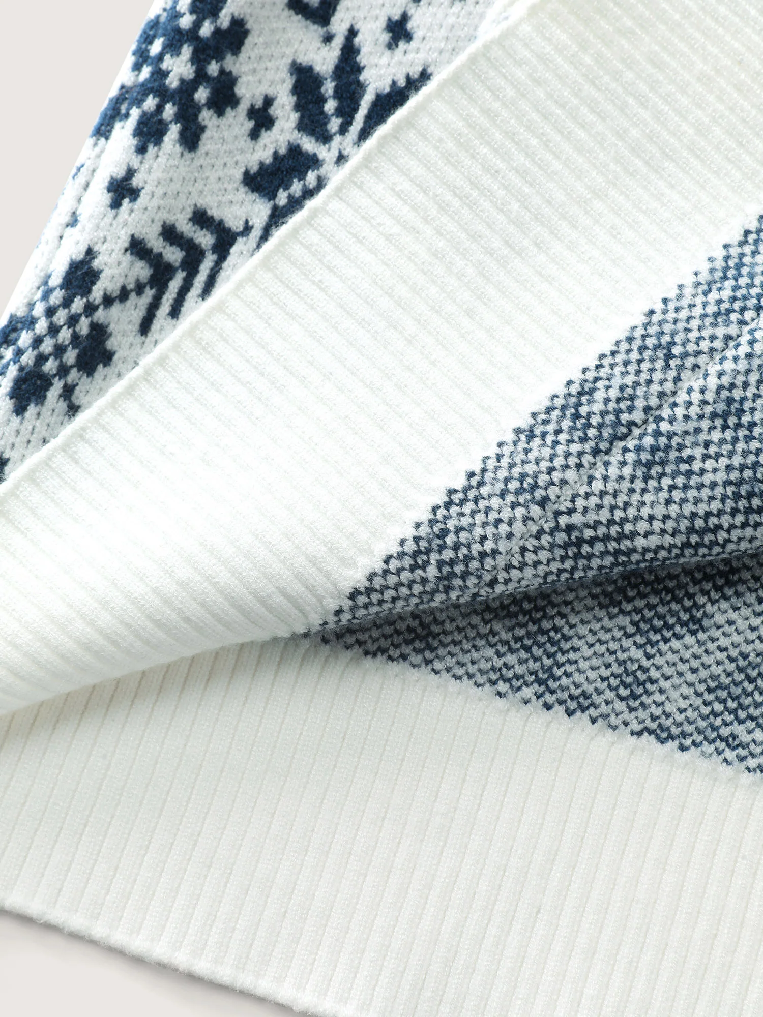Supersoft Snowflake Jacquard Pattern Pockets Knit Cardigan - Image 8