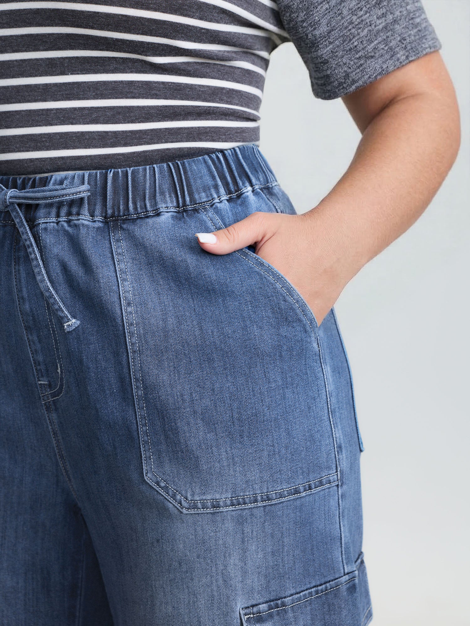 Supersoft Drawstring Wide-Leg Cargo Jeans - Image 3