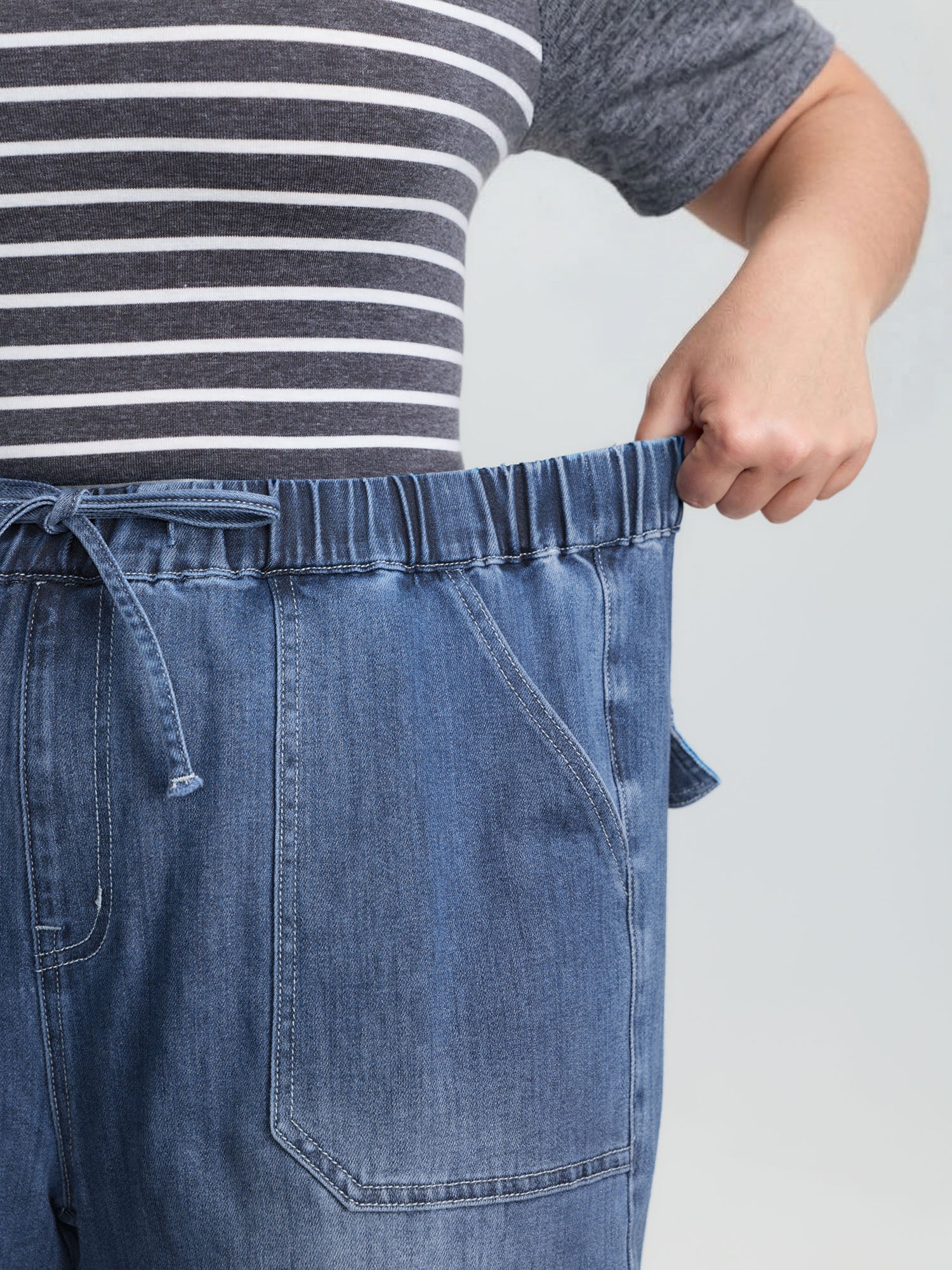 Supersoft Drawstring Wide-Leg Cargo Jeans - Image 4