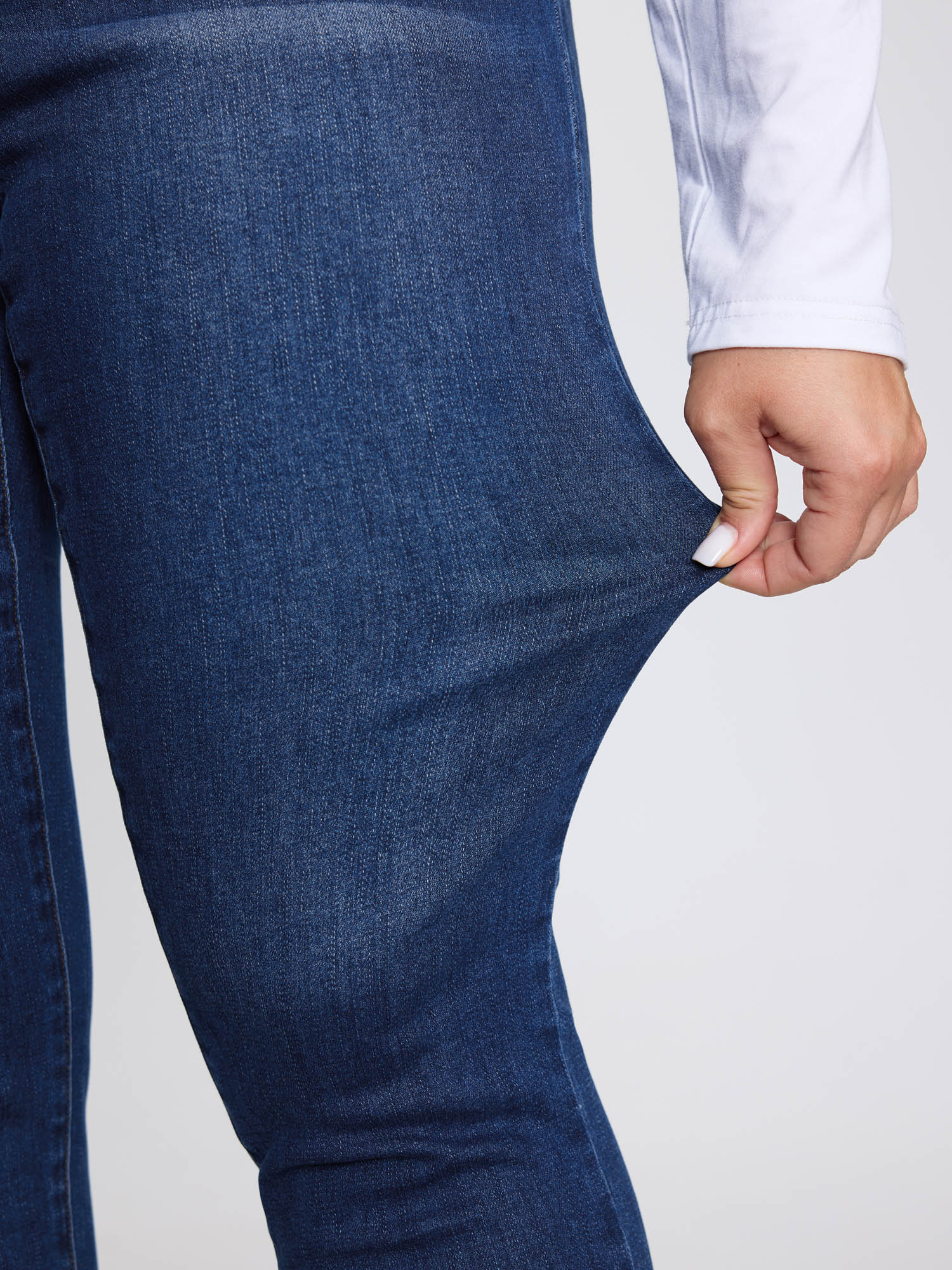 Everyday Moderate Stretch Skinny-Fit Cropped Jeans - Image 4