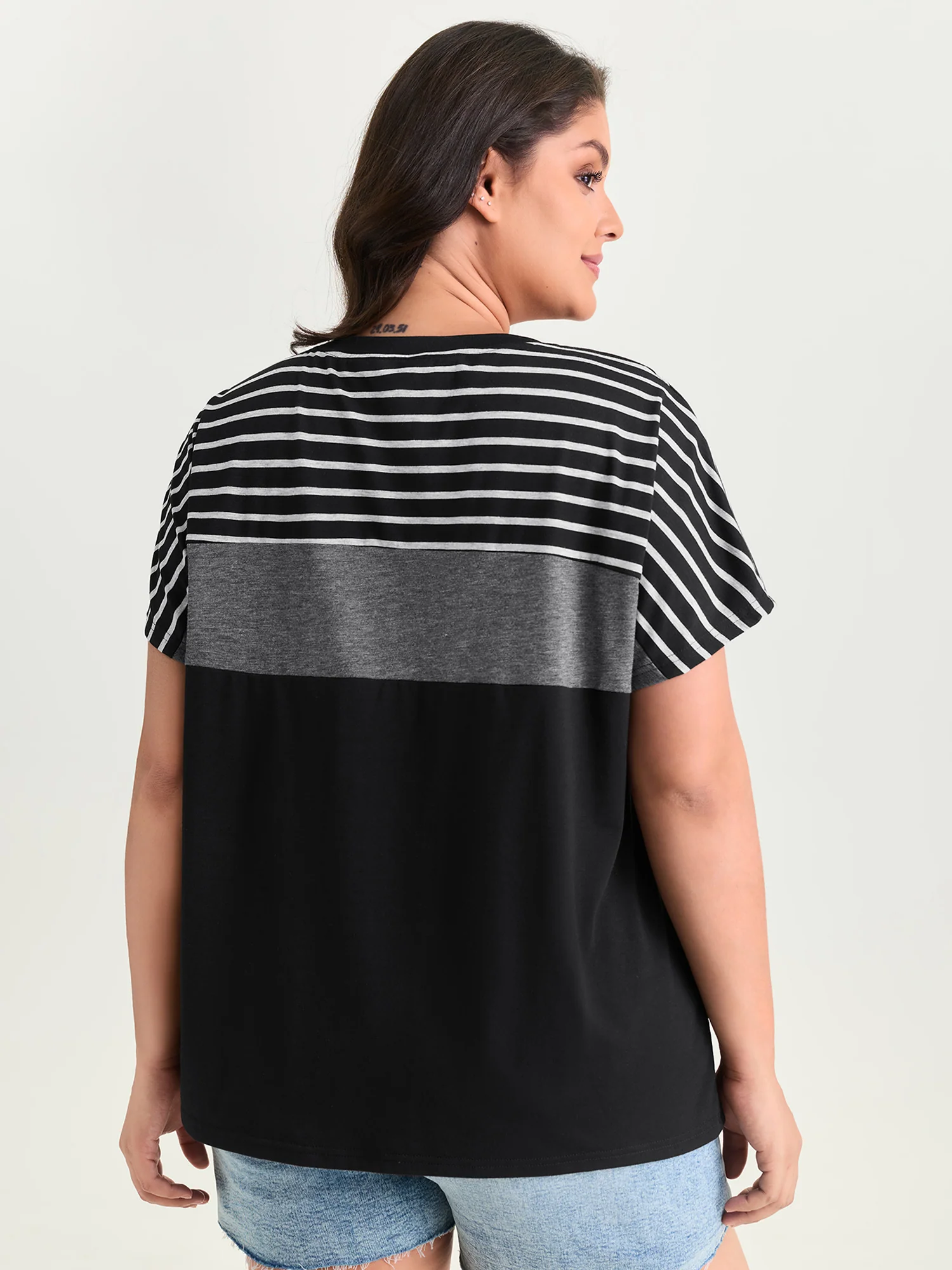 Supersoft Striped Print Color Contrast T-Shirt - Image 4
