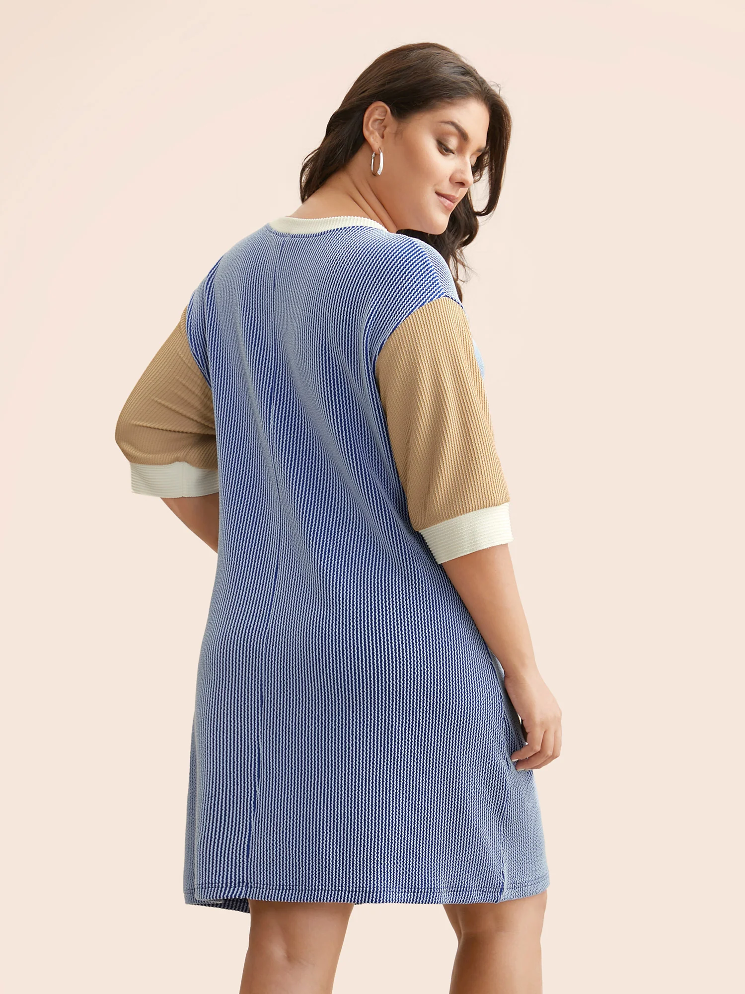 Texture Contrast Patchwork Patched Pocket Dress - Image 4