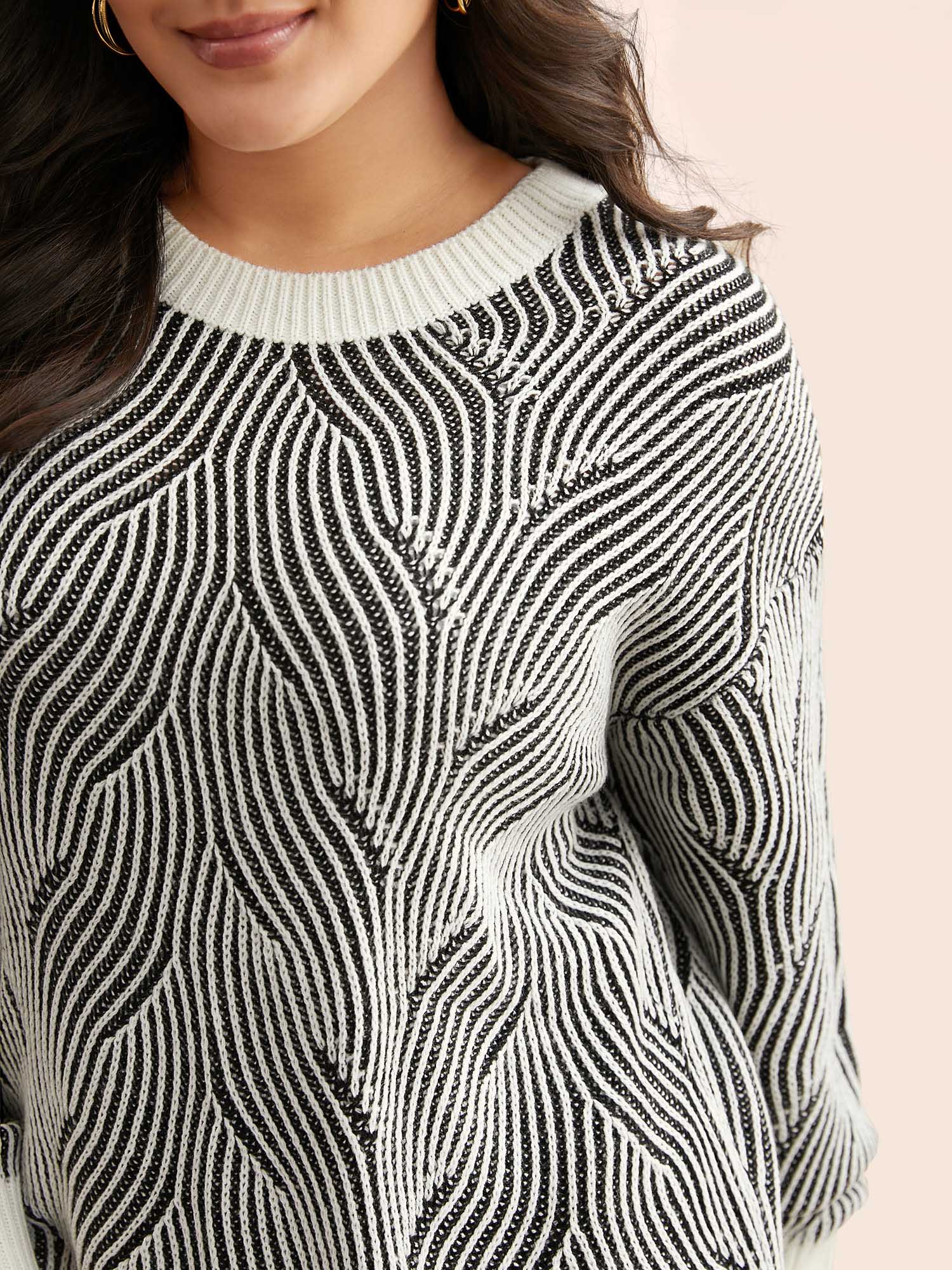 Texture Contrast Round Neck Pullover - Image 5