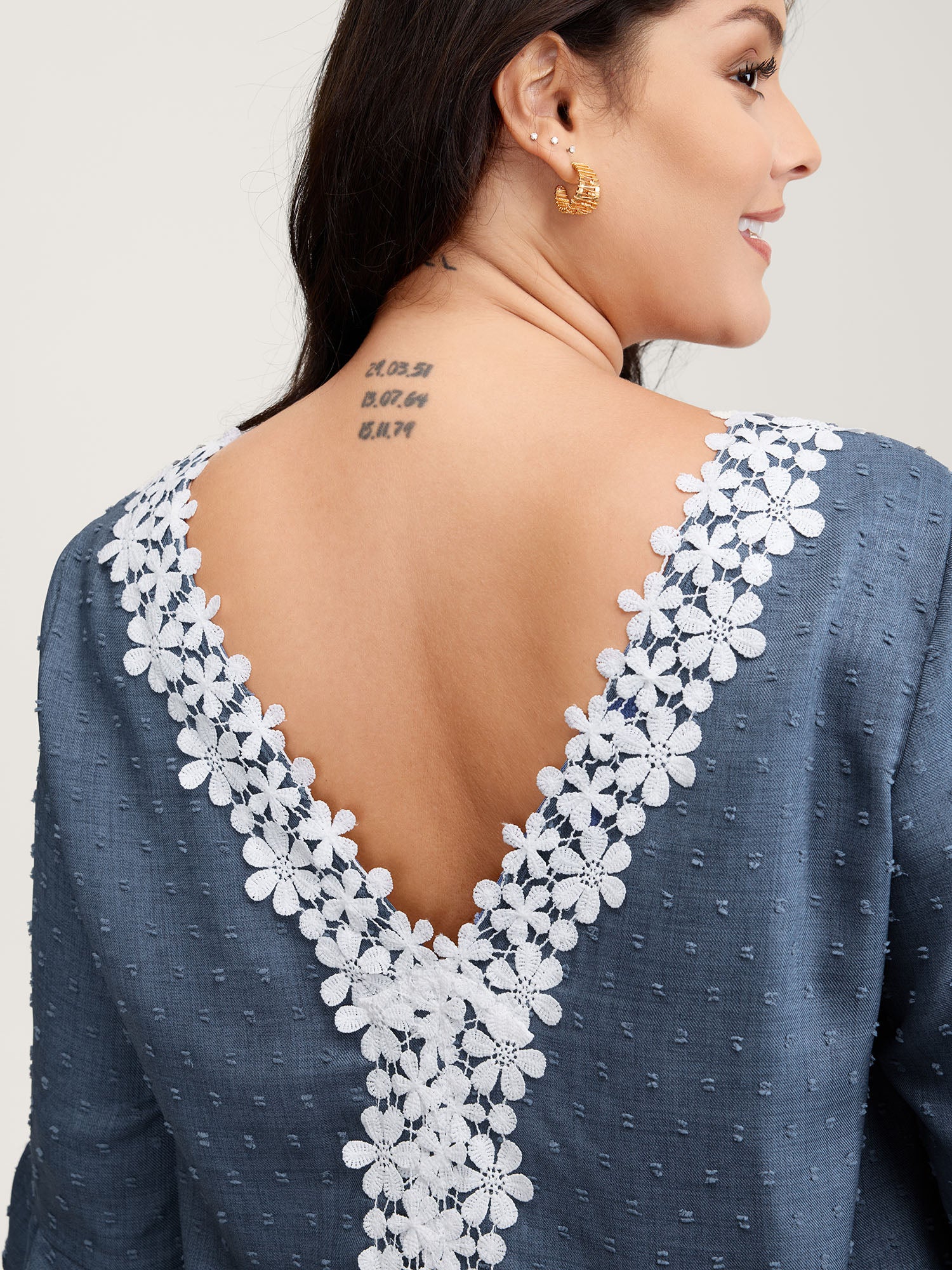 Textured Backless Lace Trim Blouse - Image 3