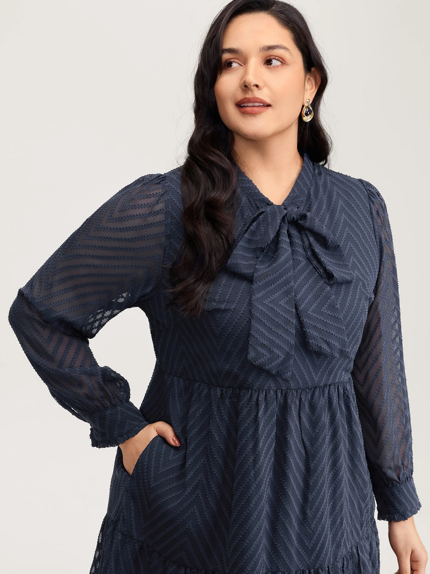 Textured Bowknot Flowy-Fit Midi Dress - Image 2