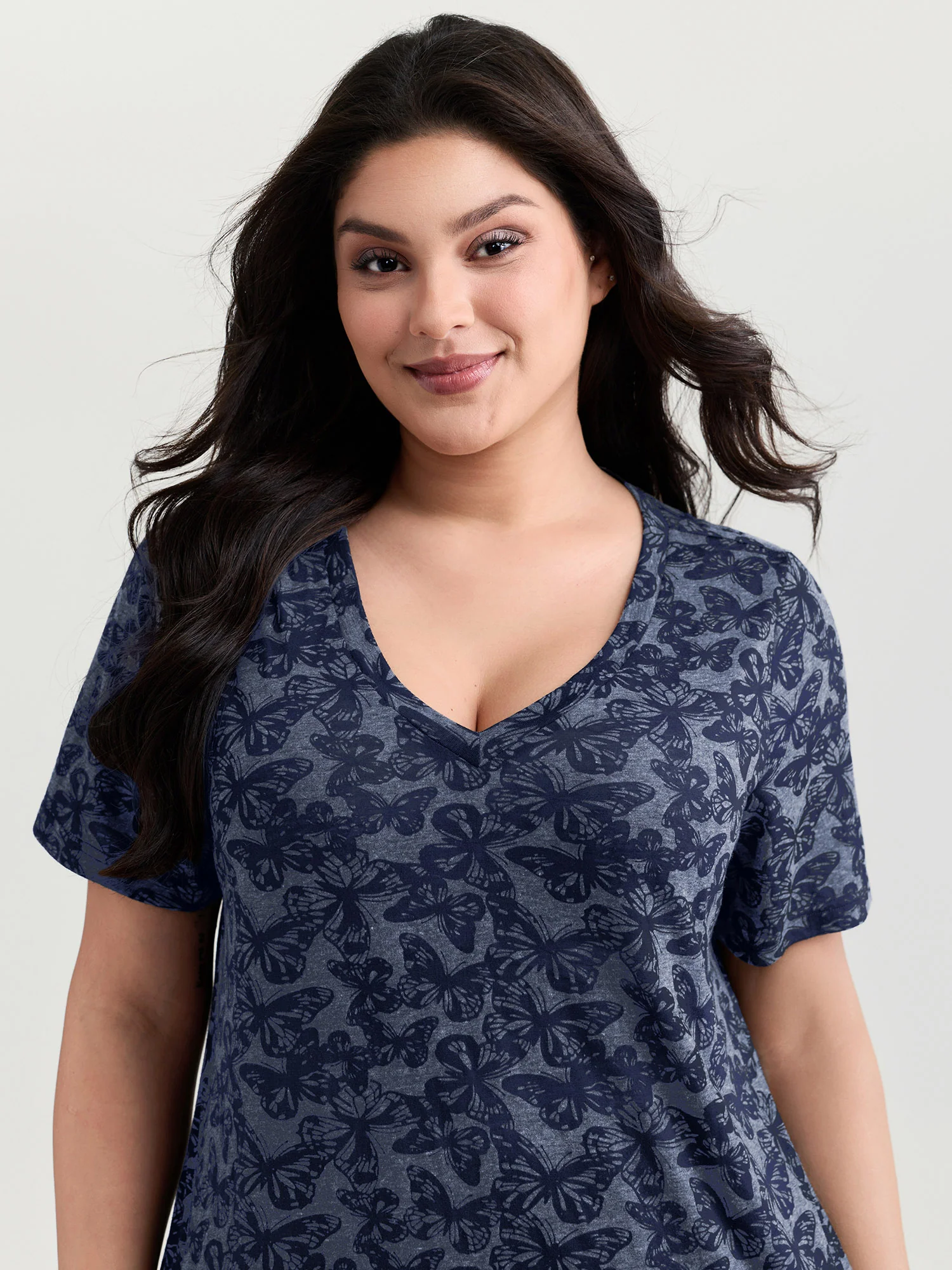 Textured Butterfly Pattern V-Neck T-Shirt - Image 10