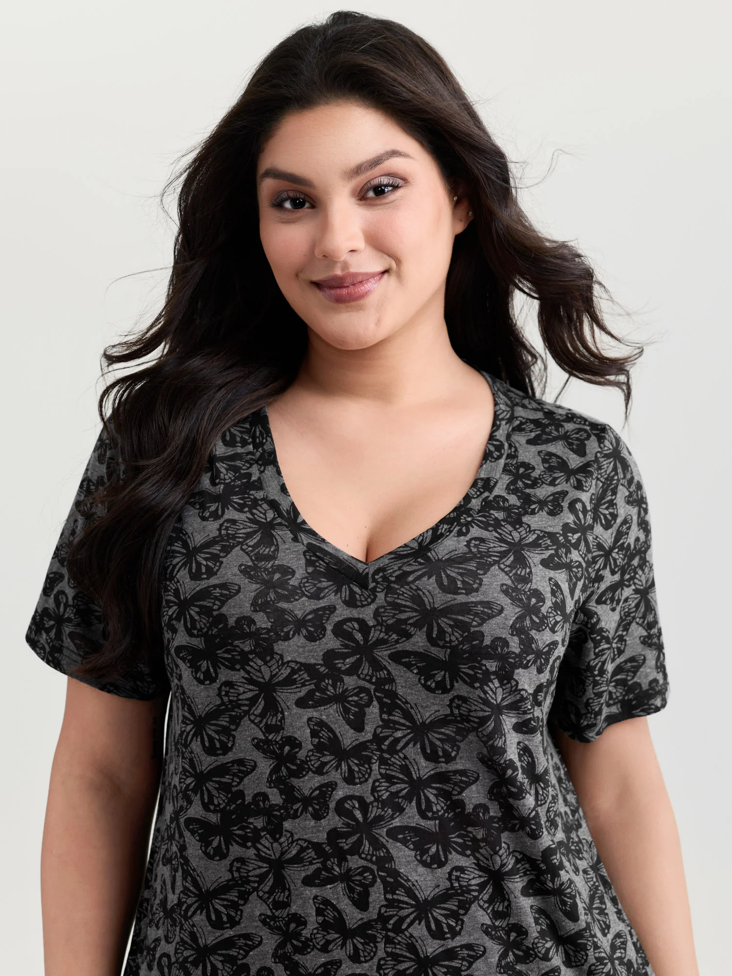 Textured Butterfly Pattern V-Neck T-Shirt - Image 2