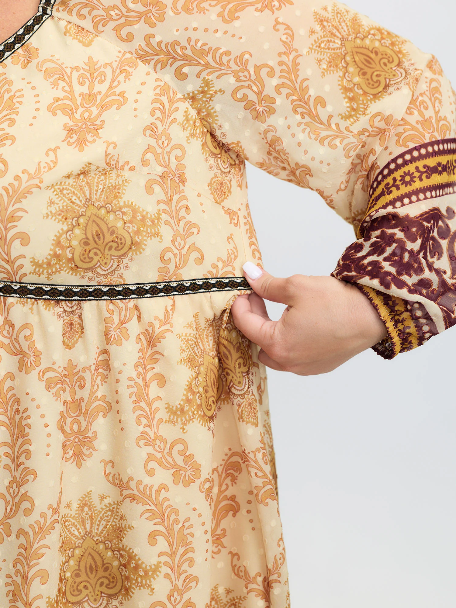 Textured Chiffon Printed Contrast Midi Dress - Image 4