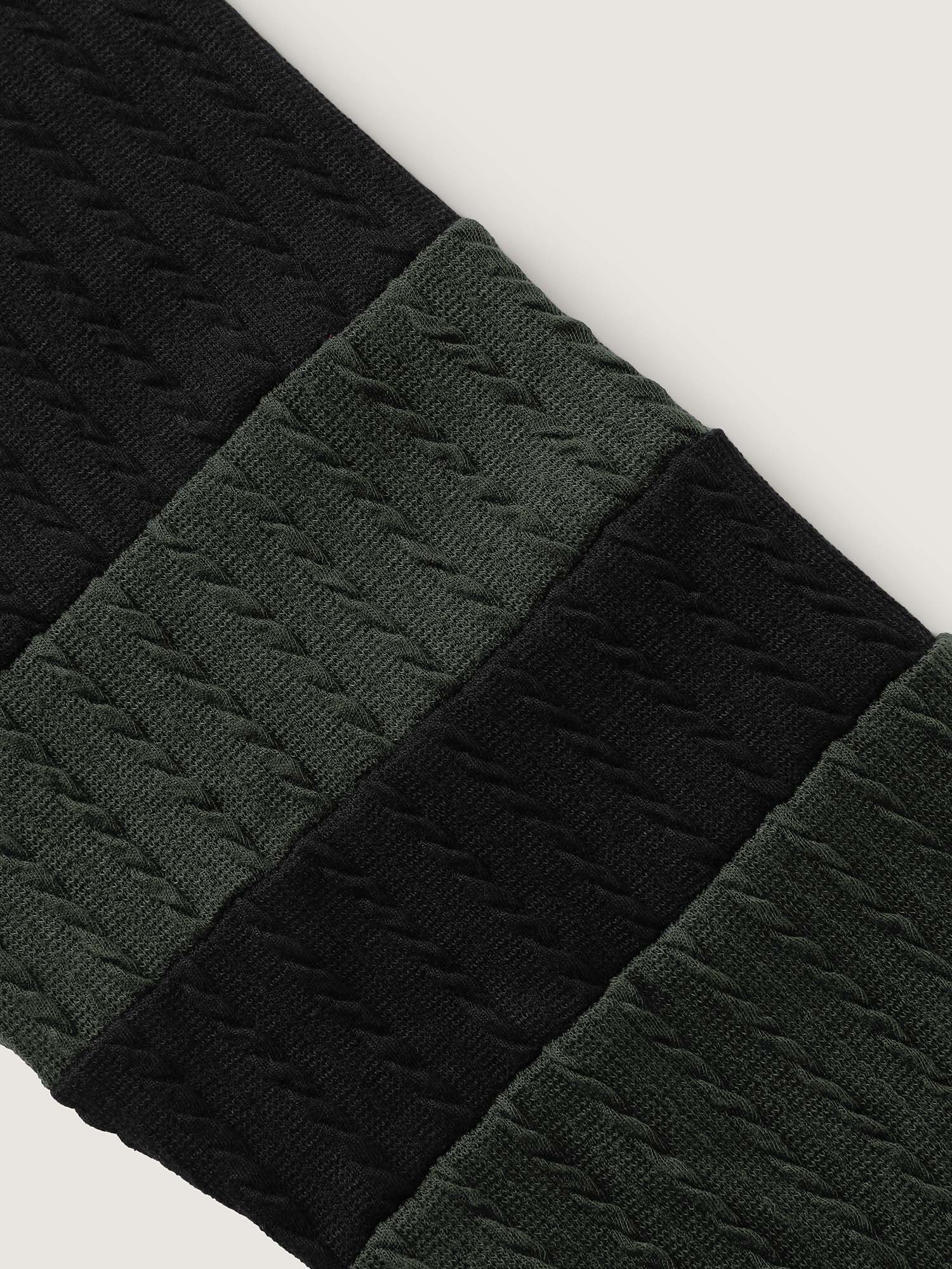 Textured Color Contrast Half-Zipper Hoodie - Image 6