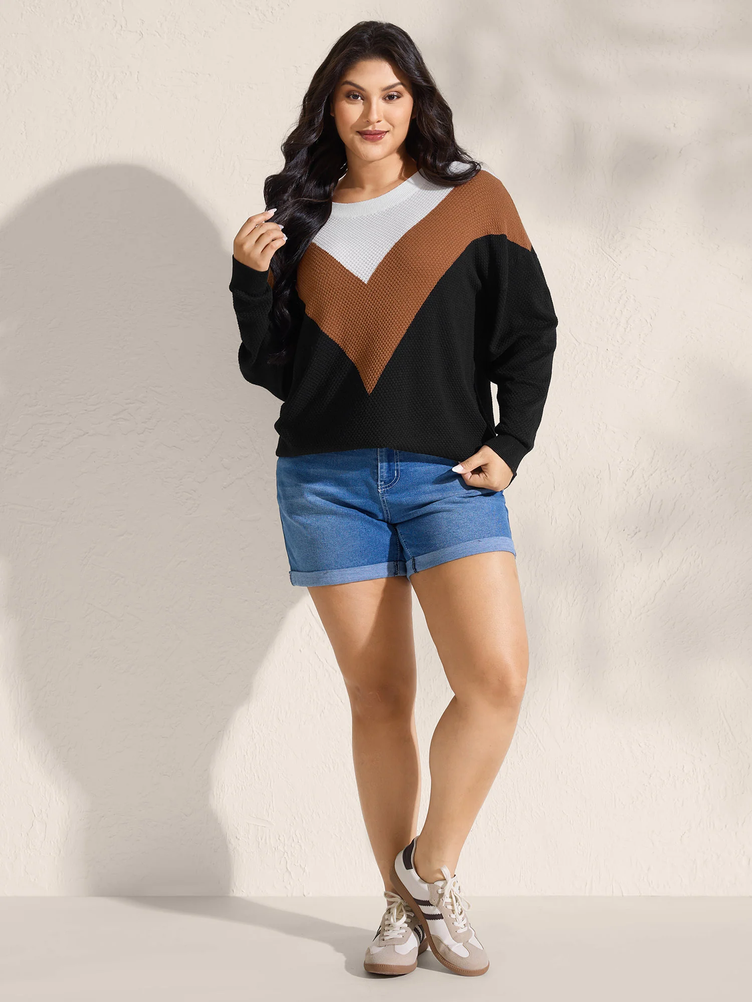 Textured Color Contrast Round Neck Pullover - Image 3