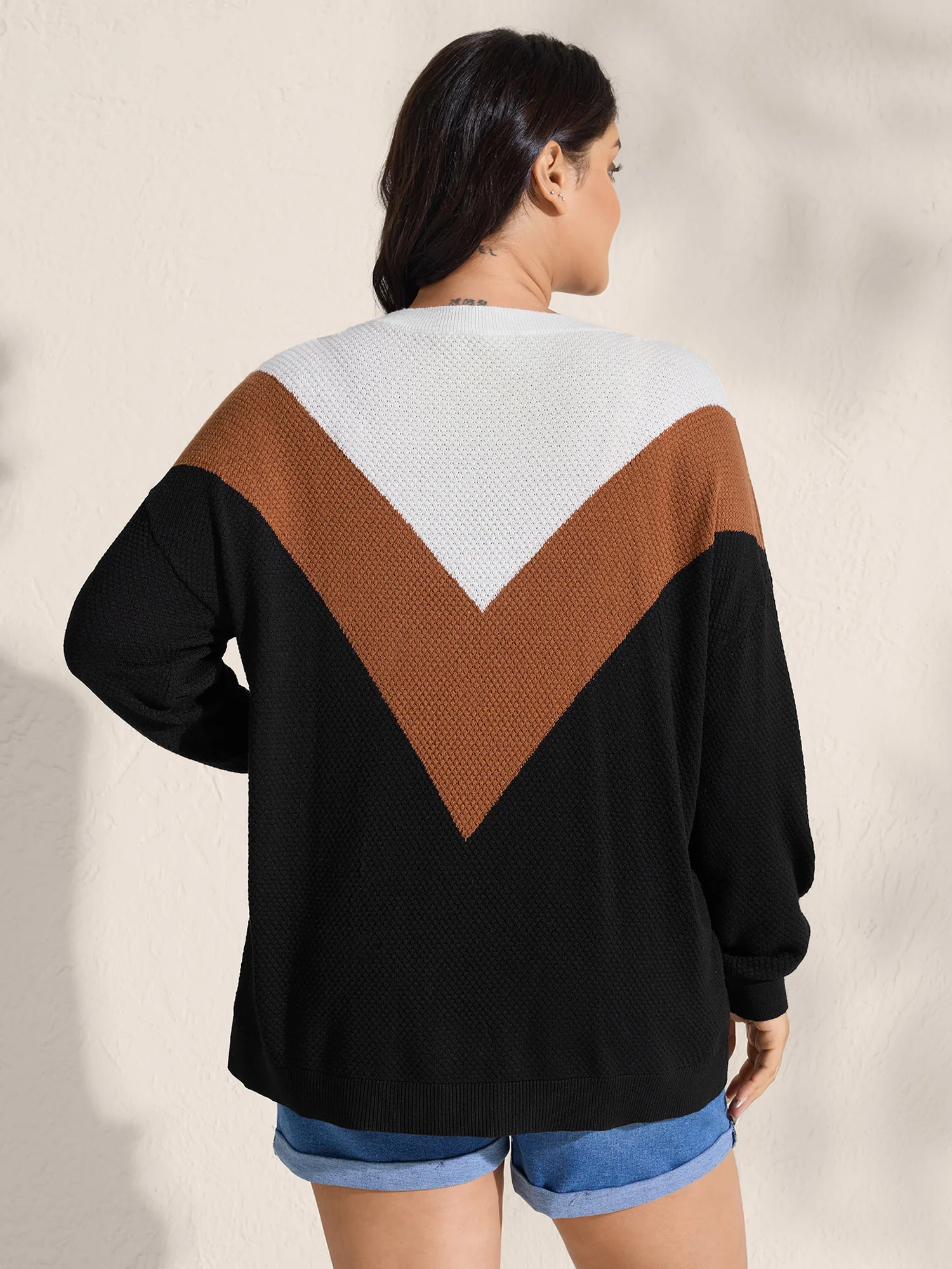 Textured Color Contrast Round Neck Pullover - Image 4