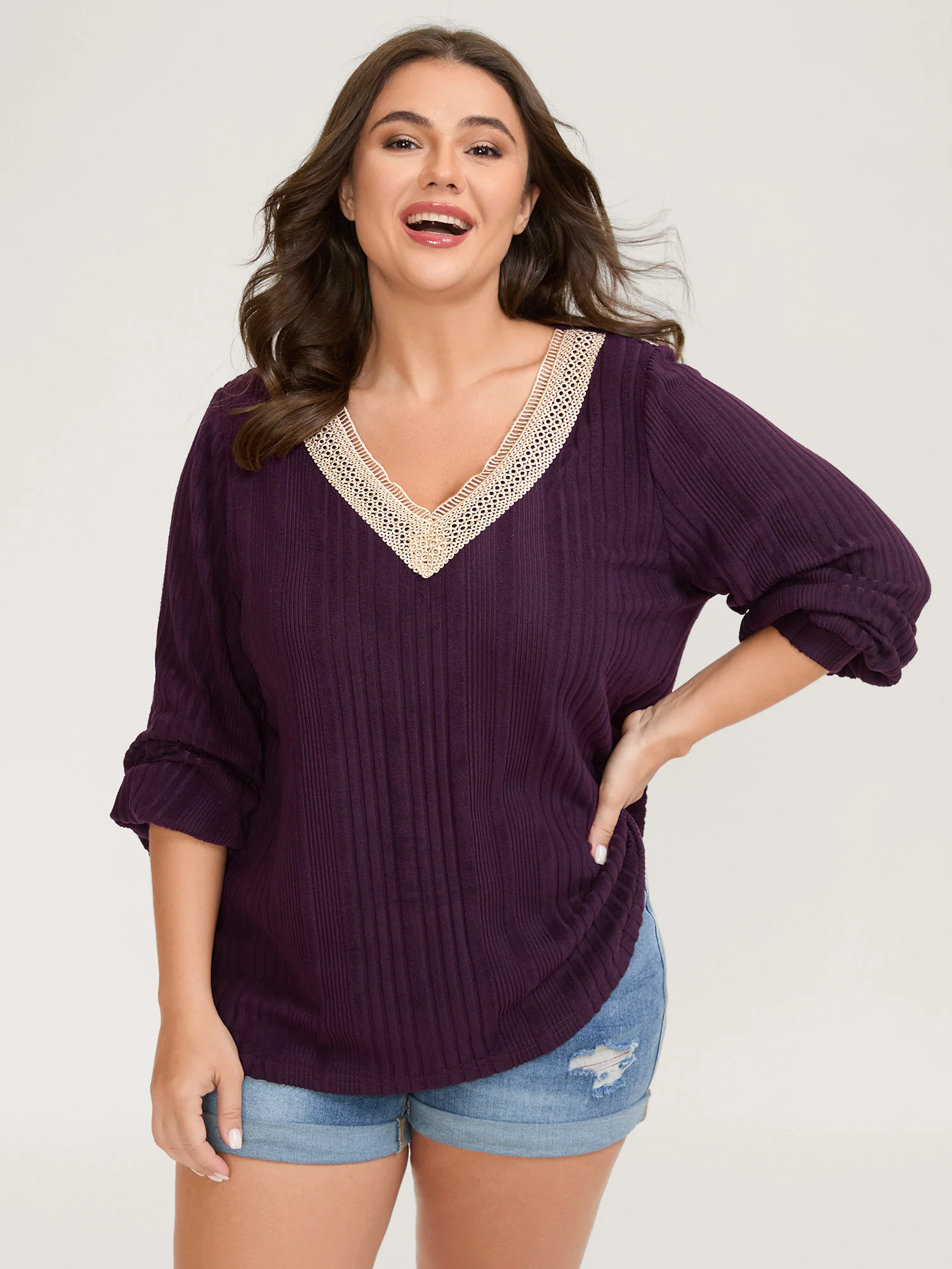 Textured Contrast Neckline Solid T-Shirt - Image 2