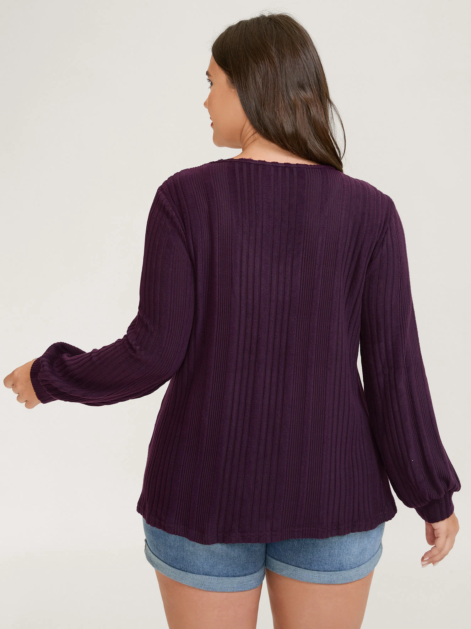 Textured Contrast Neckline Solid T-Shirt - Image 4