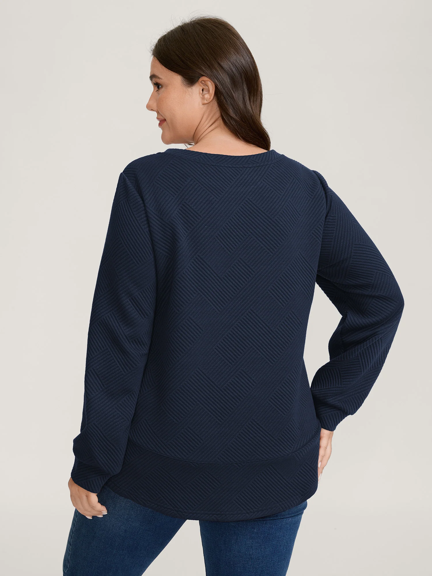 Textured Curvy Hem Round Neck Sweatshirt - Image 10