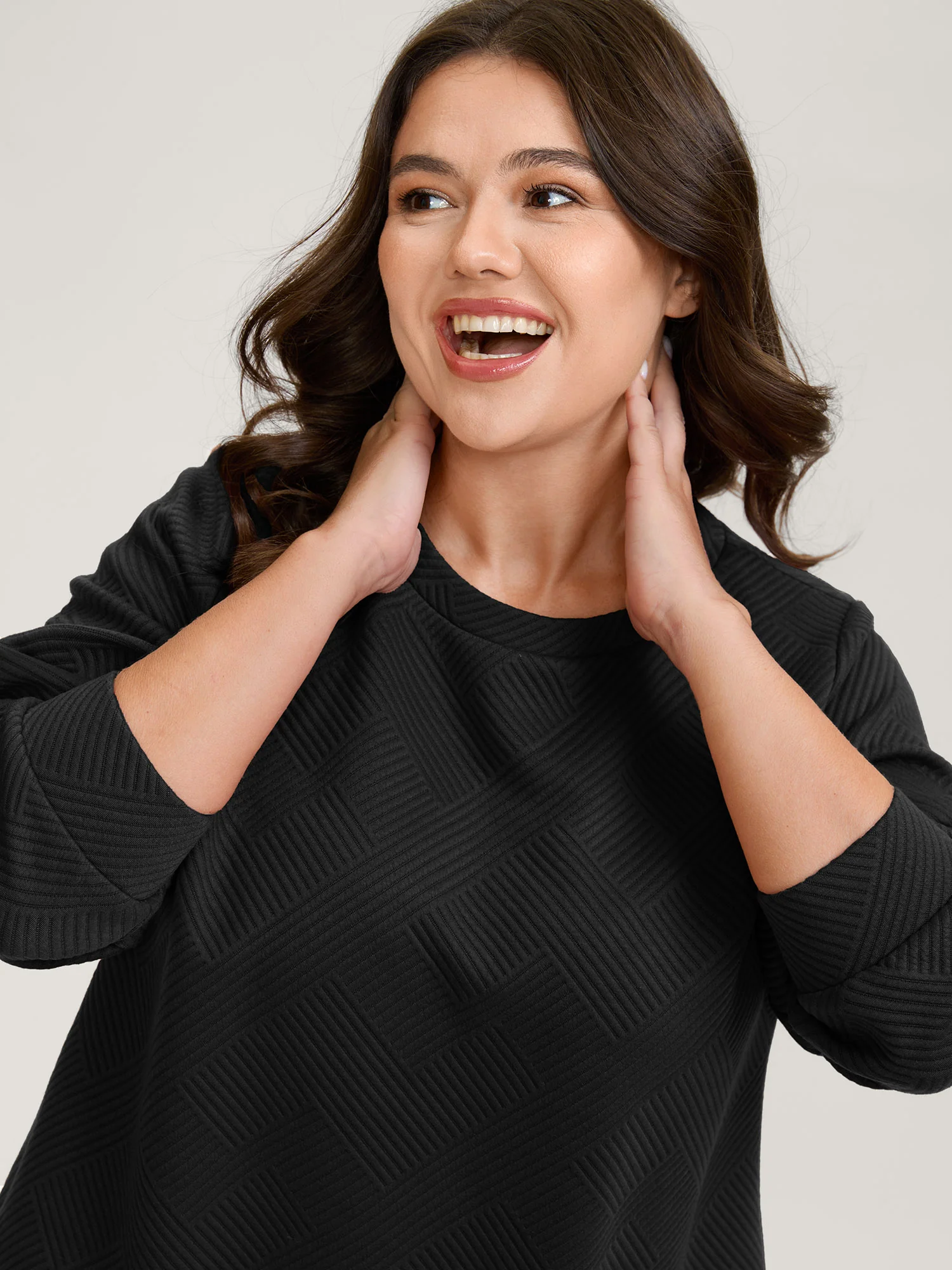 Textured Curvy Hem Round Neck Sweatshirt - Image 12
