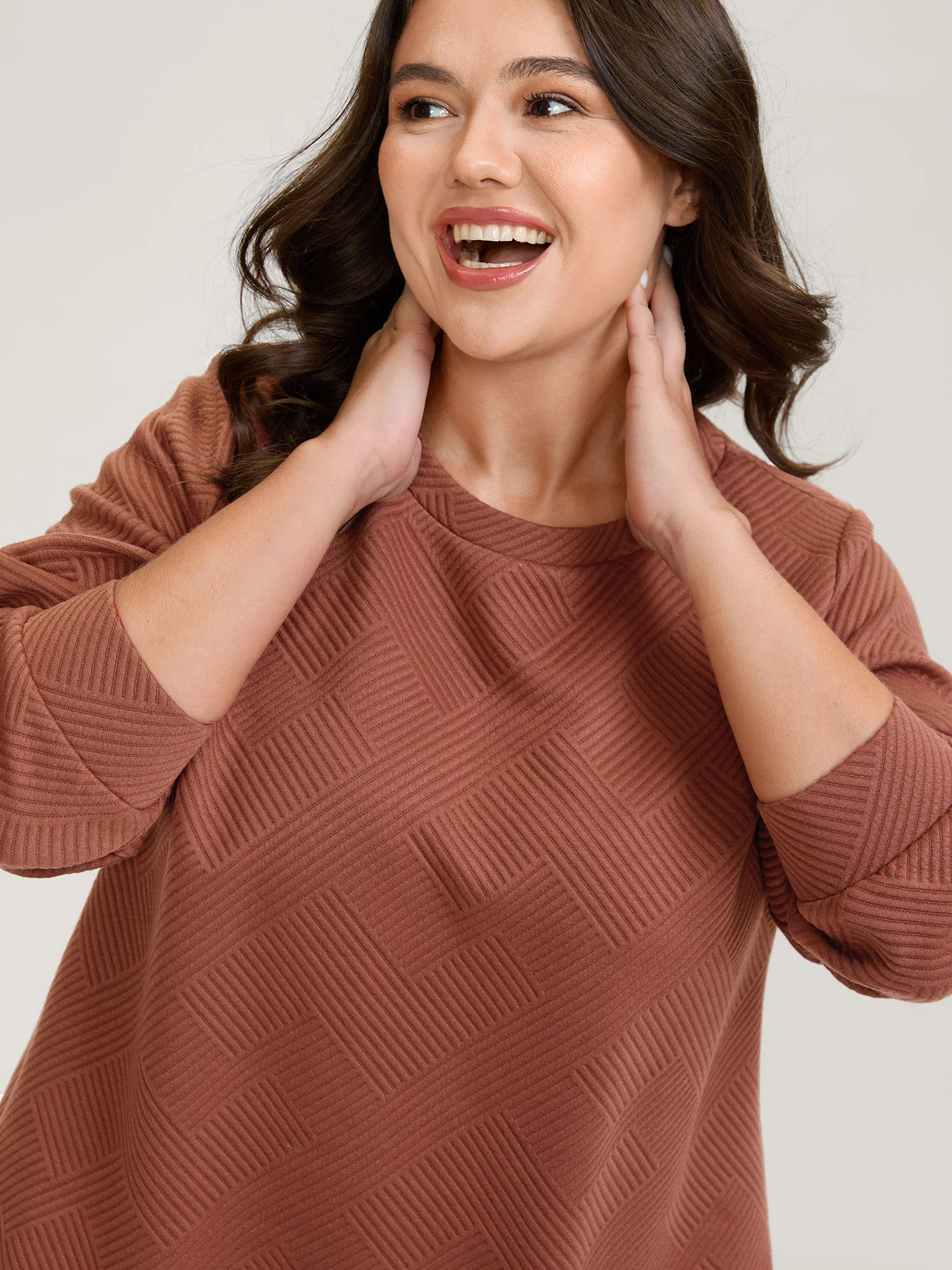 Textured Curvy Hem Round Neck Sweatshirt - Image 2