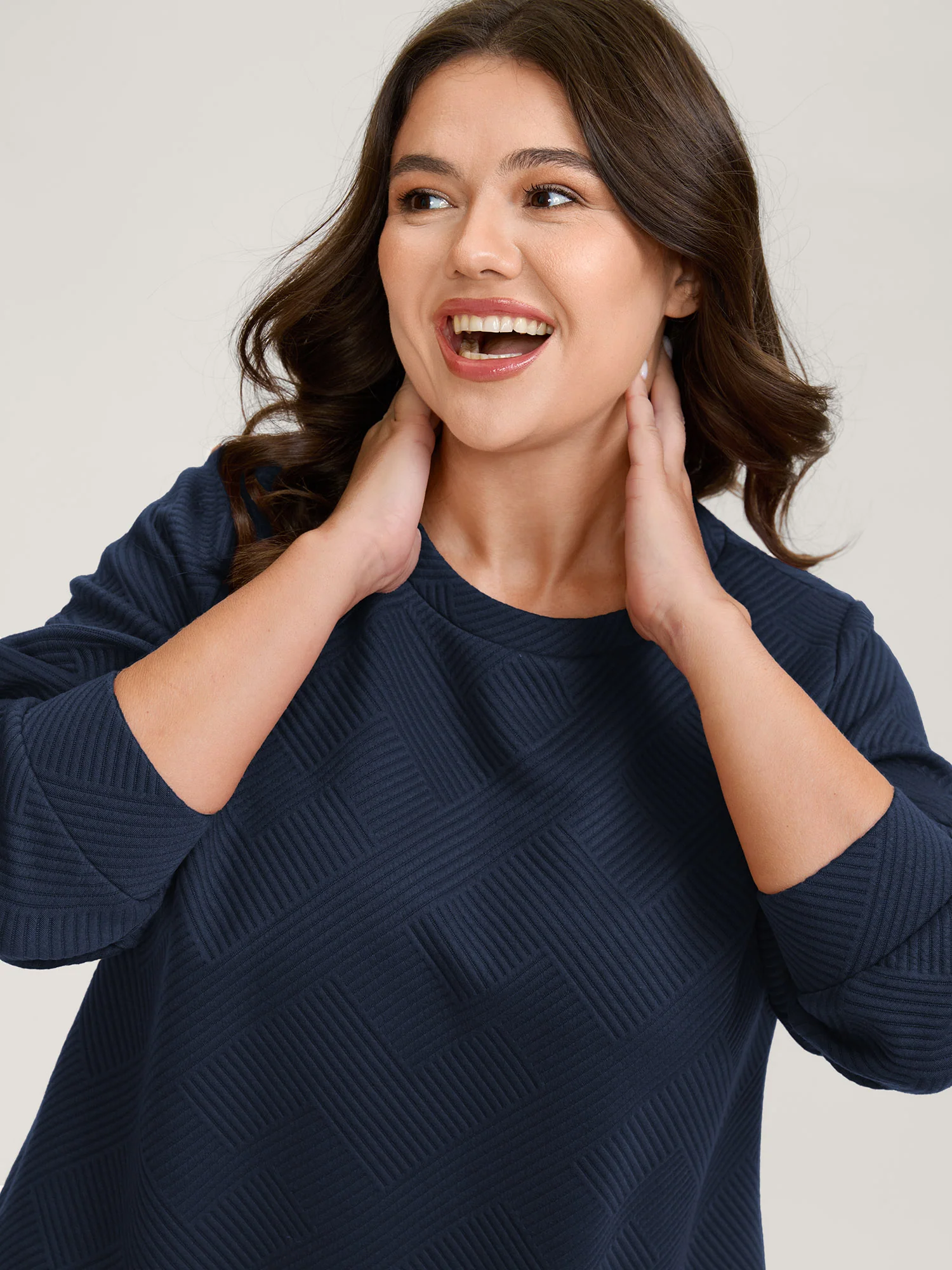 Textured Curvy Hem Round Neck Sweatshirt - Image 8
