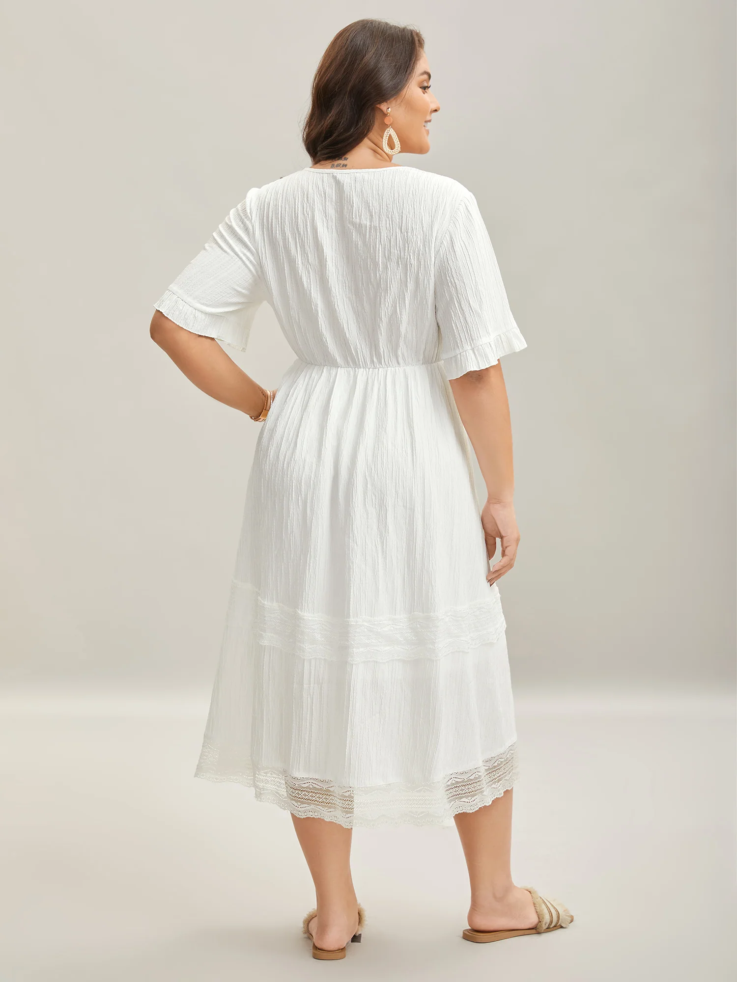 Textured Cut-Out Lace Tied Midi Dress - Image 4
