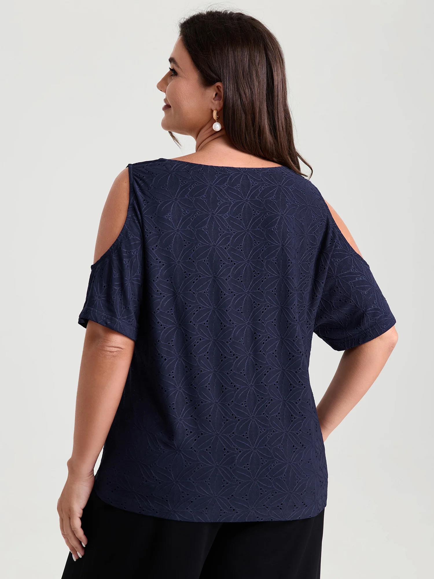 Textured Cut-Out Shoulder Stretch Knit Top - Image 4