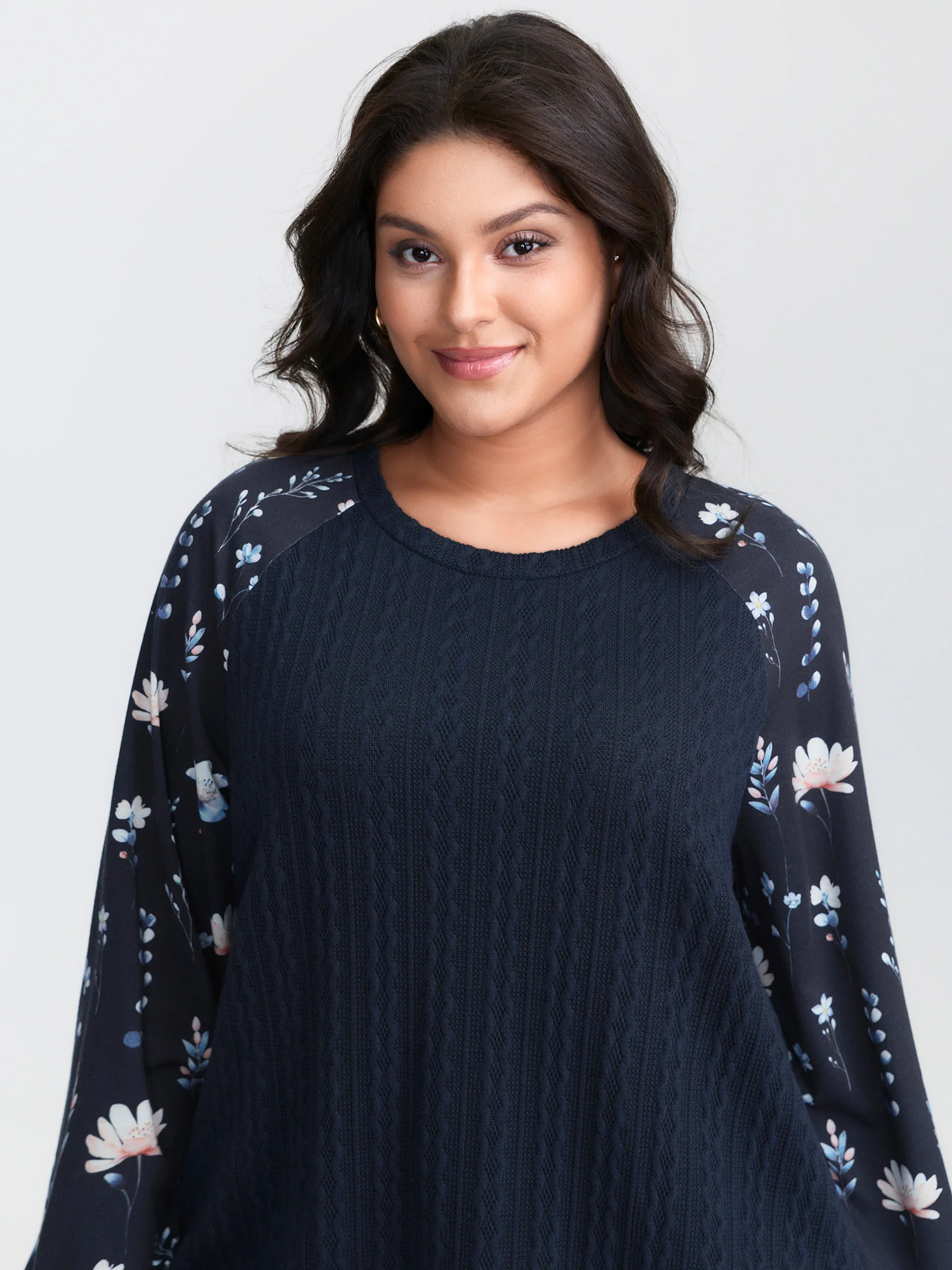 Textured Floral Raglan Sleeve Sweatshirt - Image 4