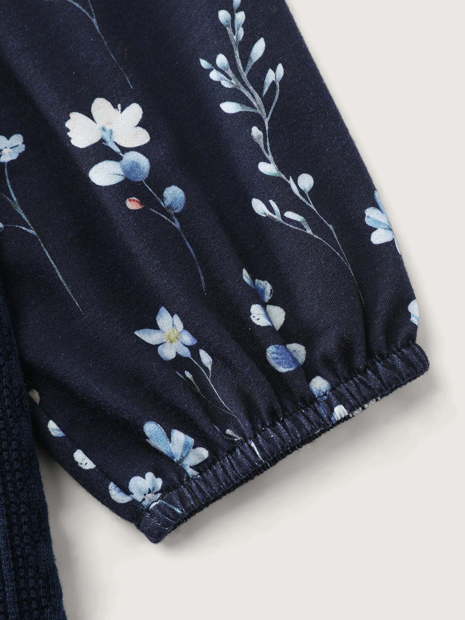 Textured Floral Raglan Sleeve Sweatshirt - Image 7