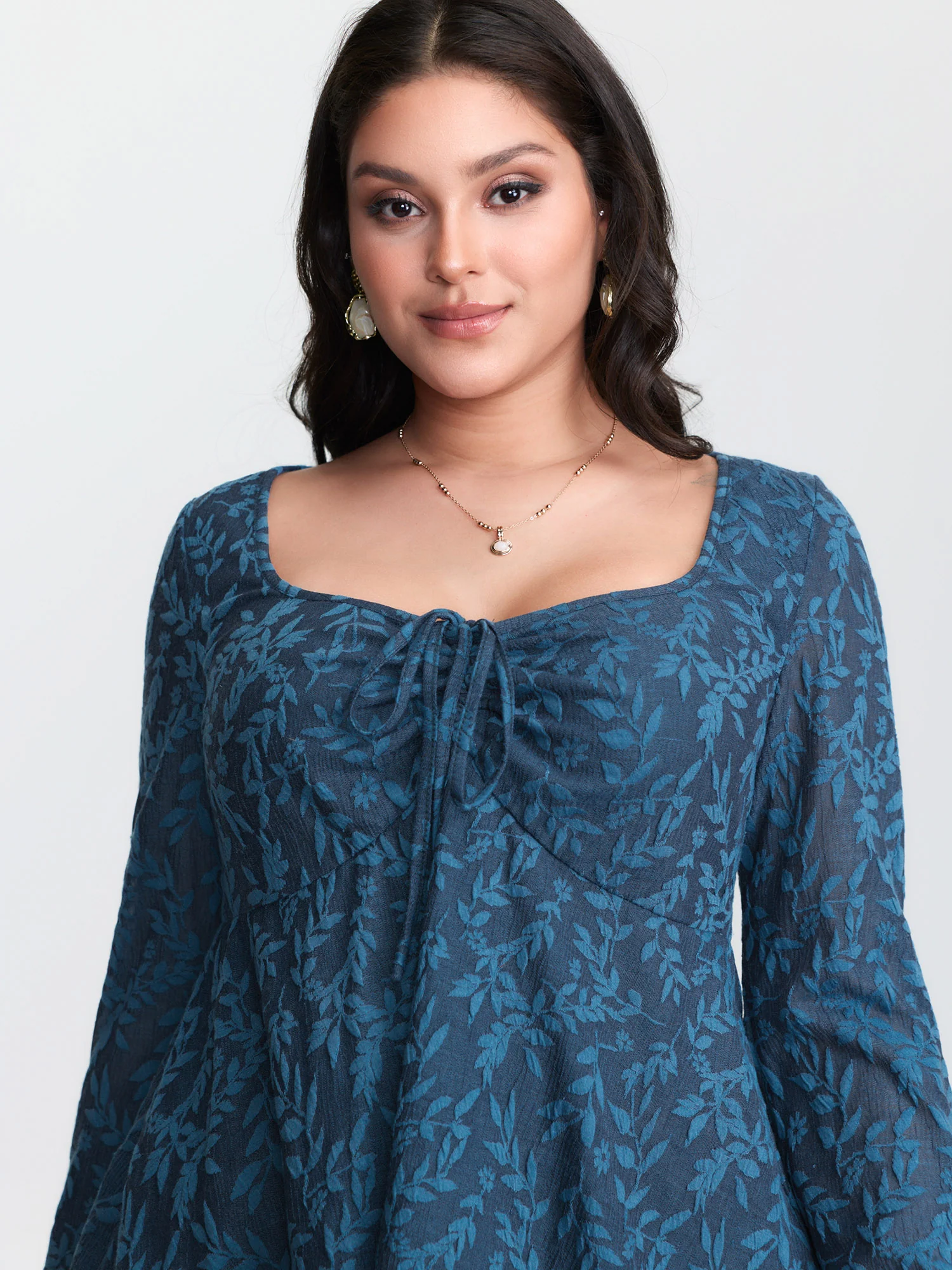Textured Floral Ruched Adjustable Bodice Blouse - Image 3