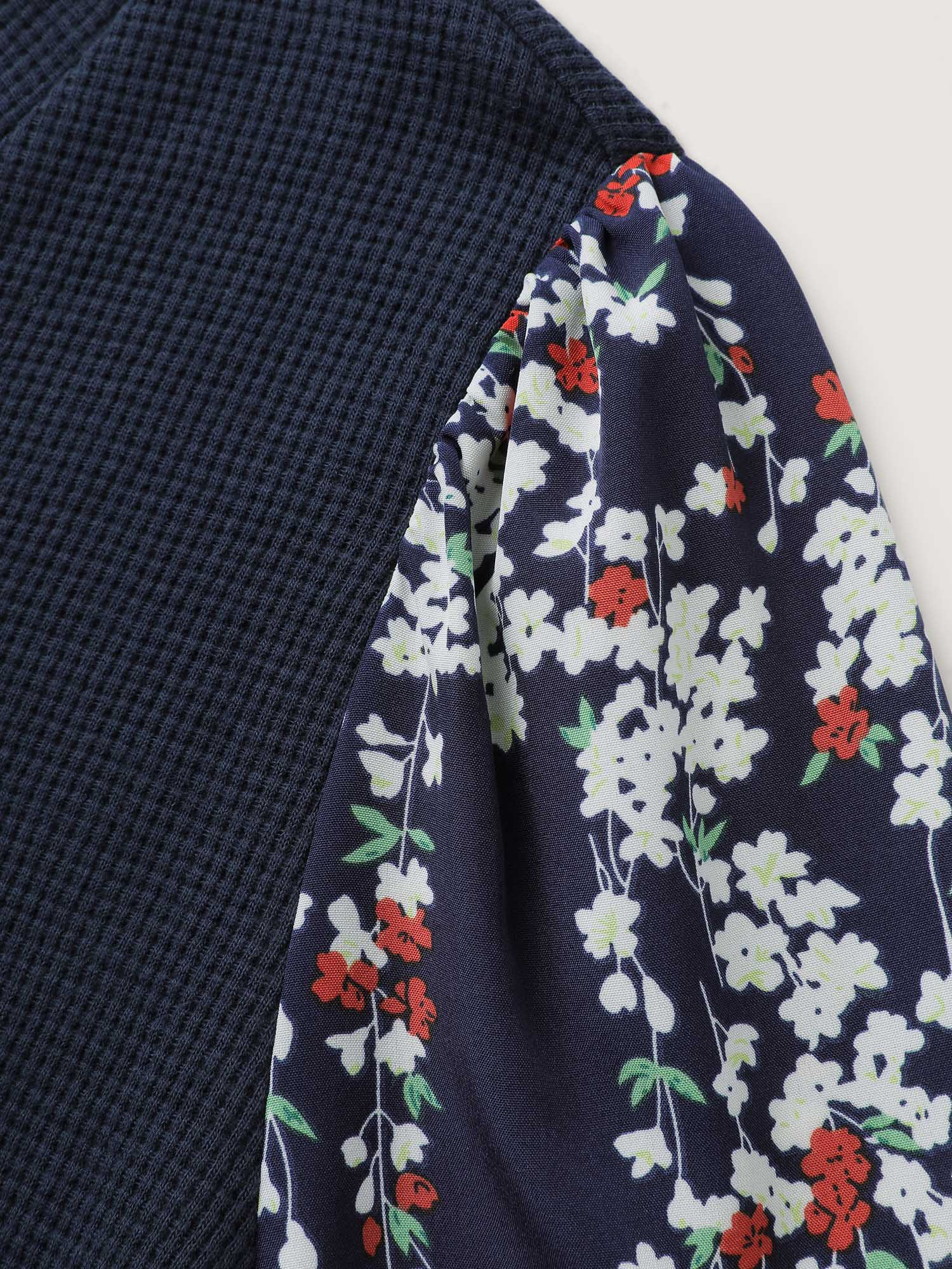 Textured Floral Sleeve V-Neck Sweatshirt - Image 5