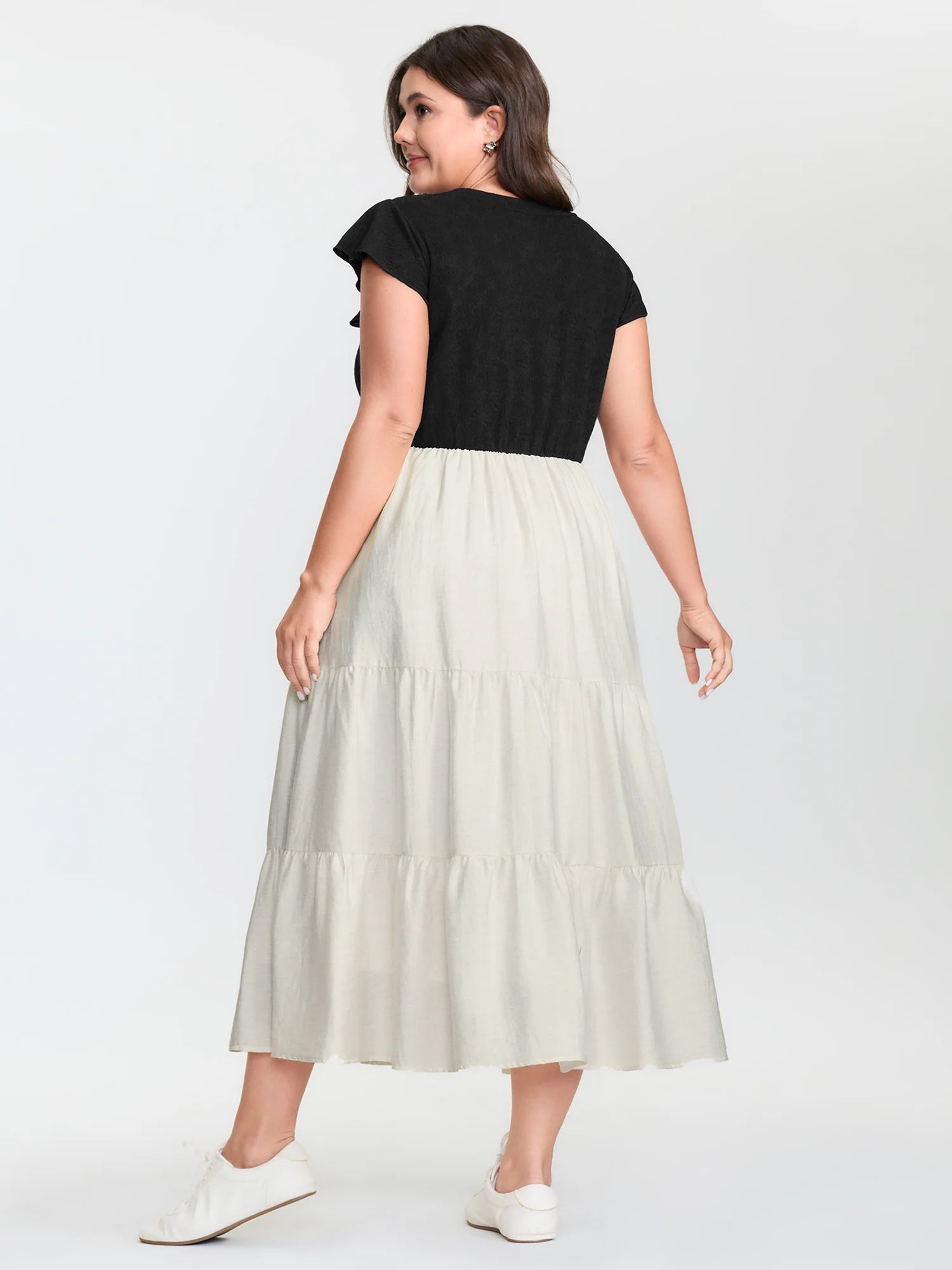 Textured Flutter Sleeve Tiered Midi Dress - Image 4