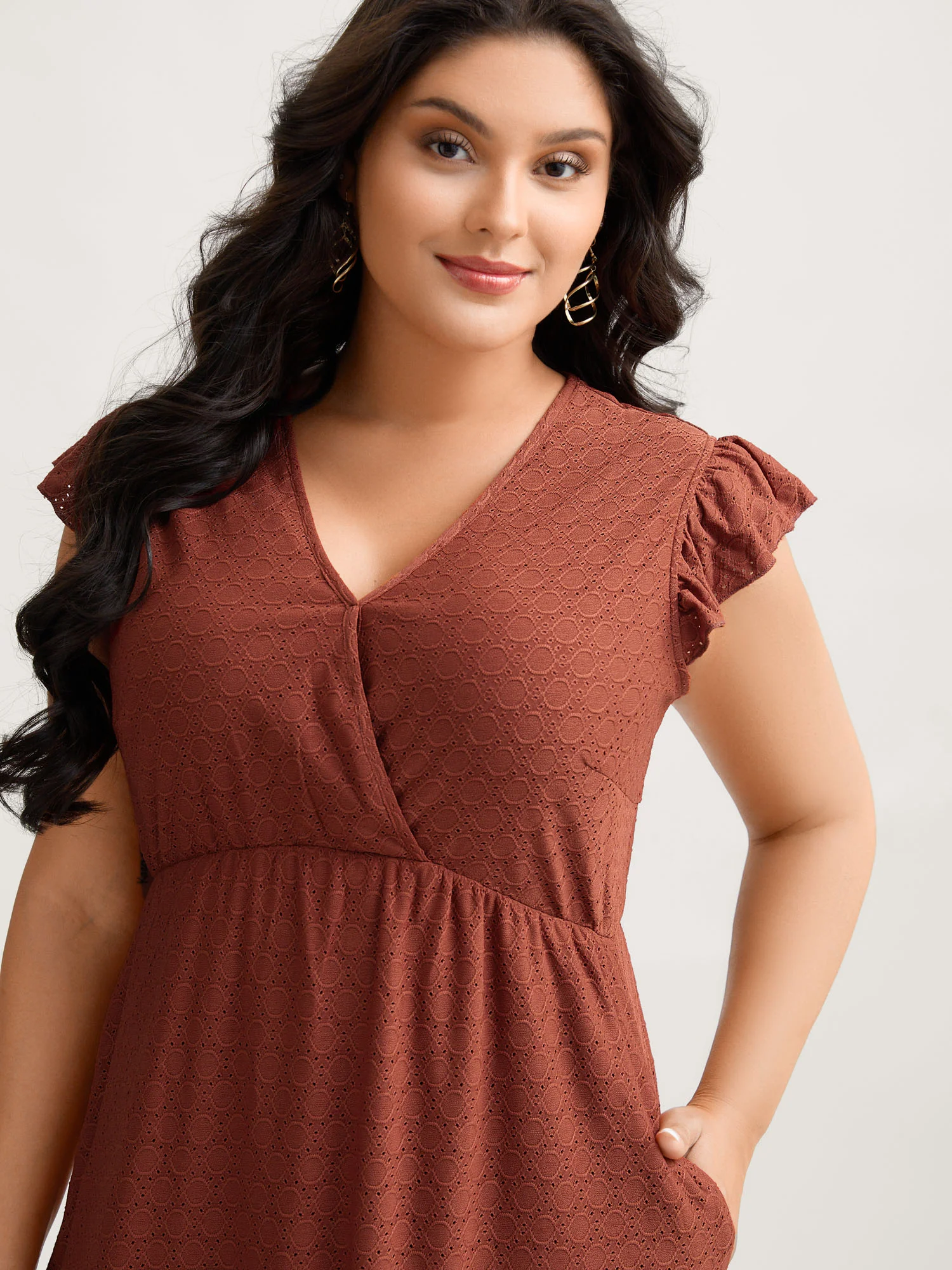 Textured Flutter Sleeve Tiered Midi Dress - Image 2
