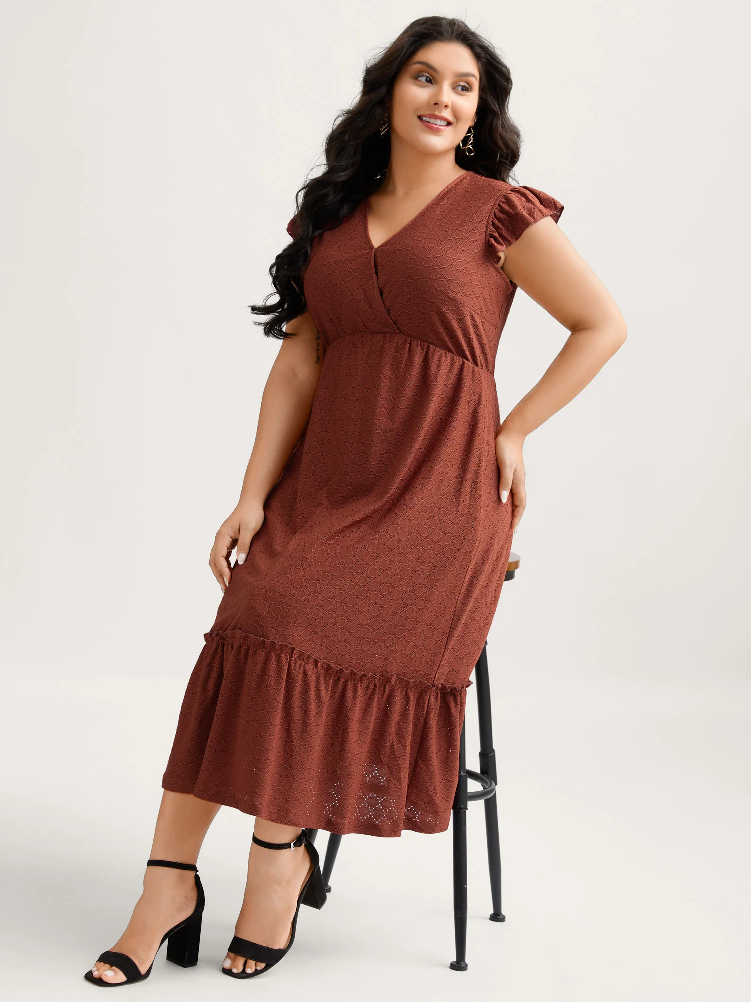 Textured Flutter Sleeve Tiered Midi Dress - Image 3