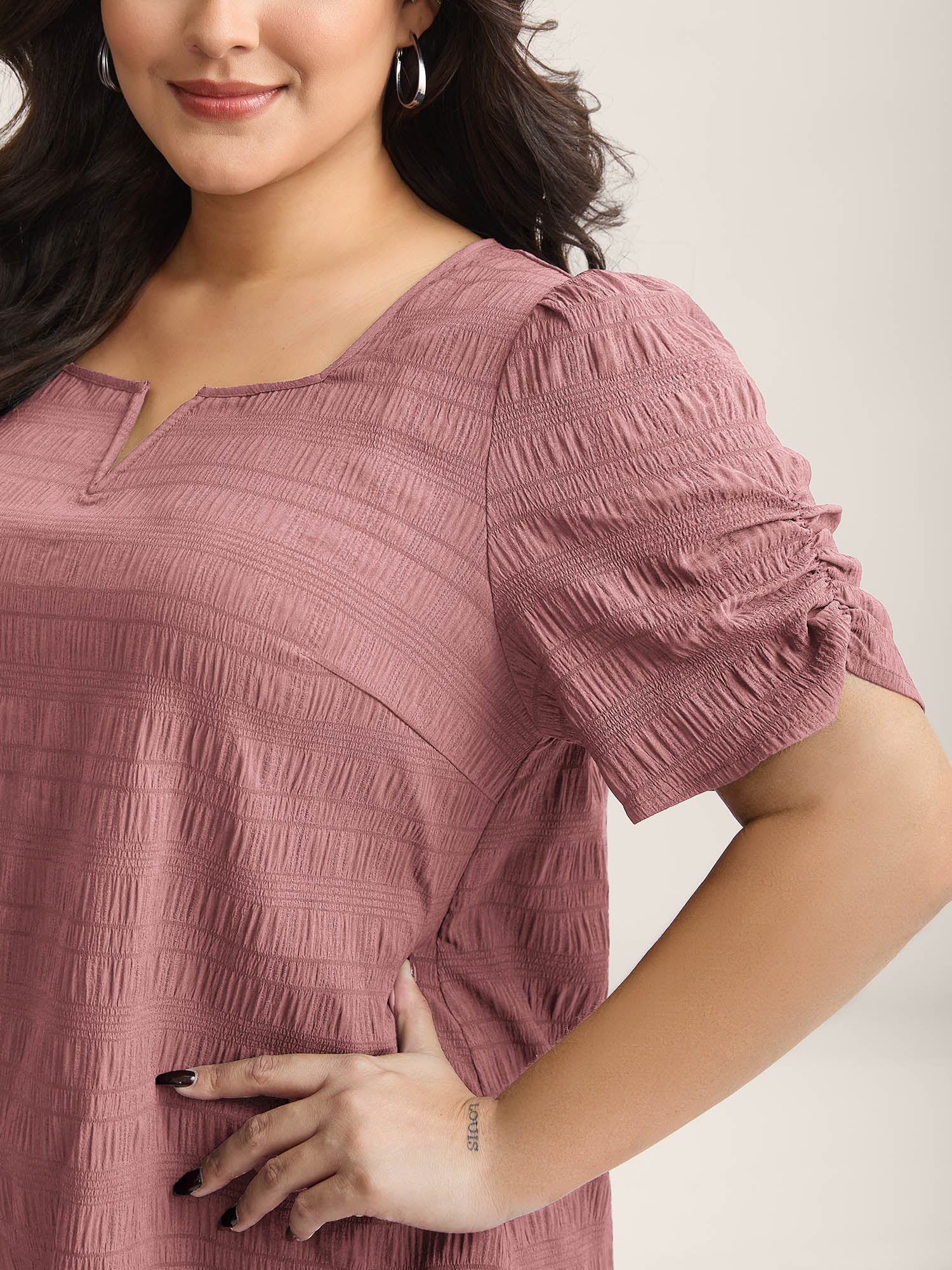 Textured Gathered Sleeve Split Neck Blouse - Image 21