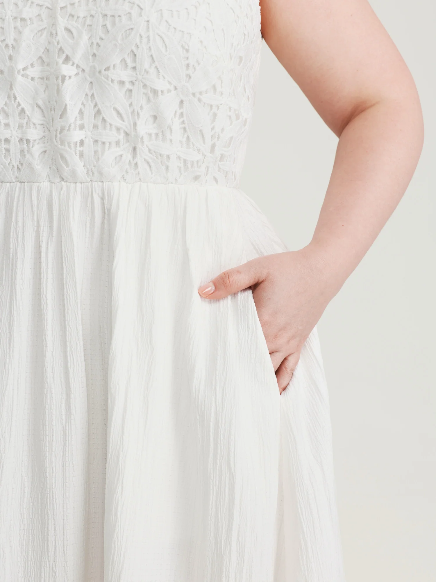 Timeless Lace Trim Halter Neckline Maxi Dress - Image 4