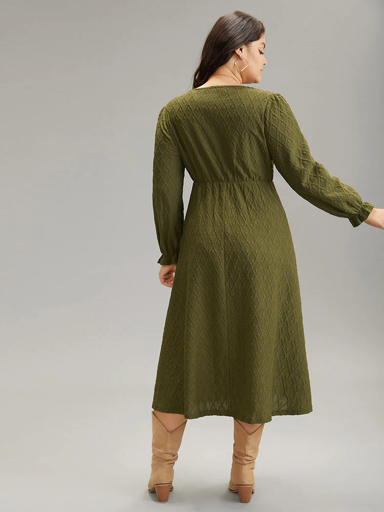 Textured Jacquard Notched Ruffle Sleeve Dress - Image 3