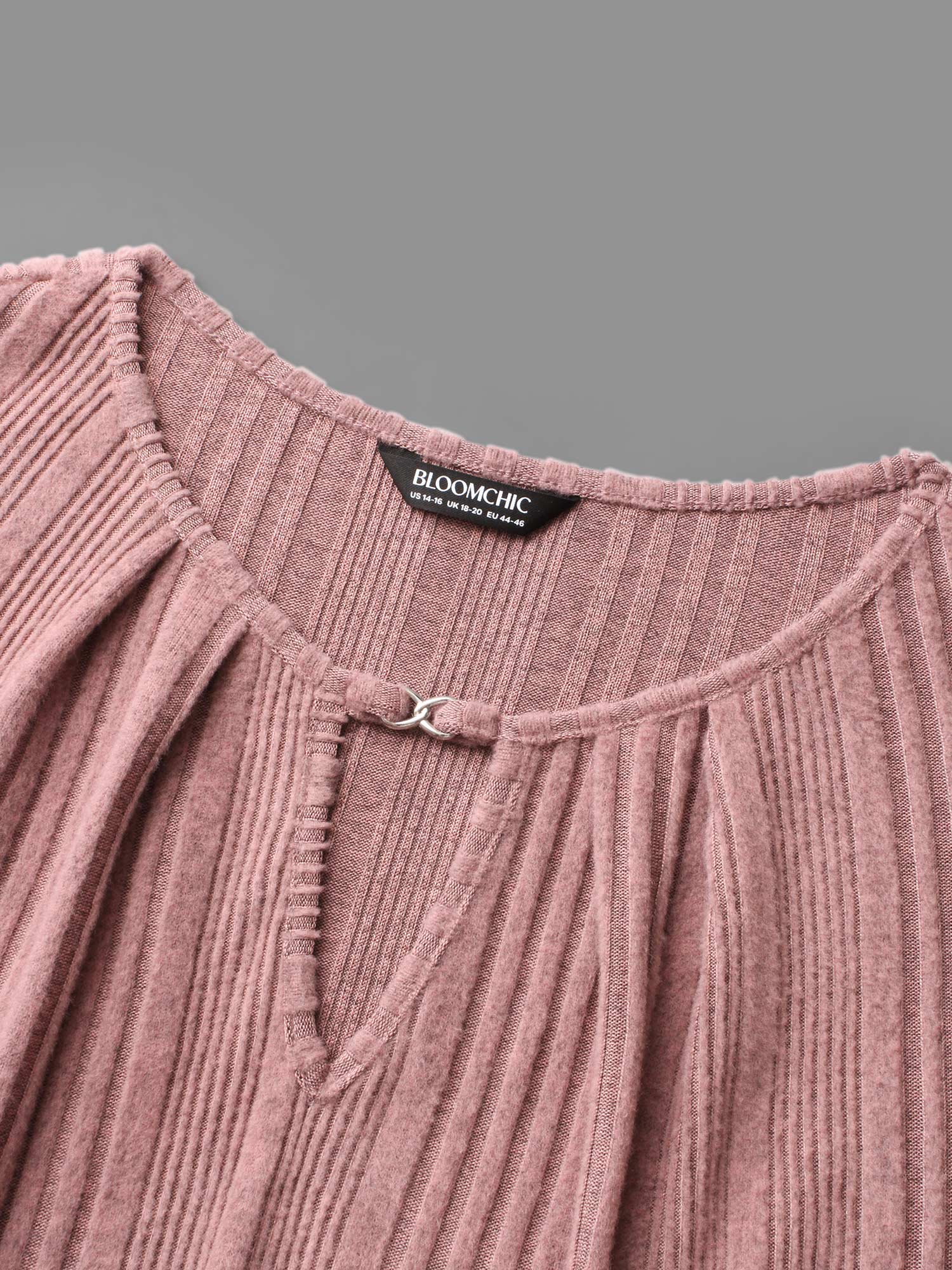 Textured Keyhole Metal Detail Pleated Sweatshirt - Image 6