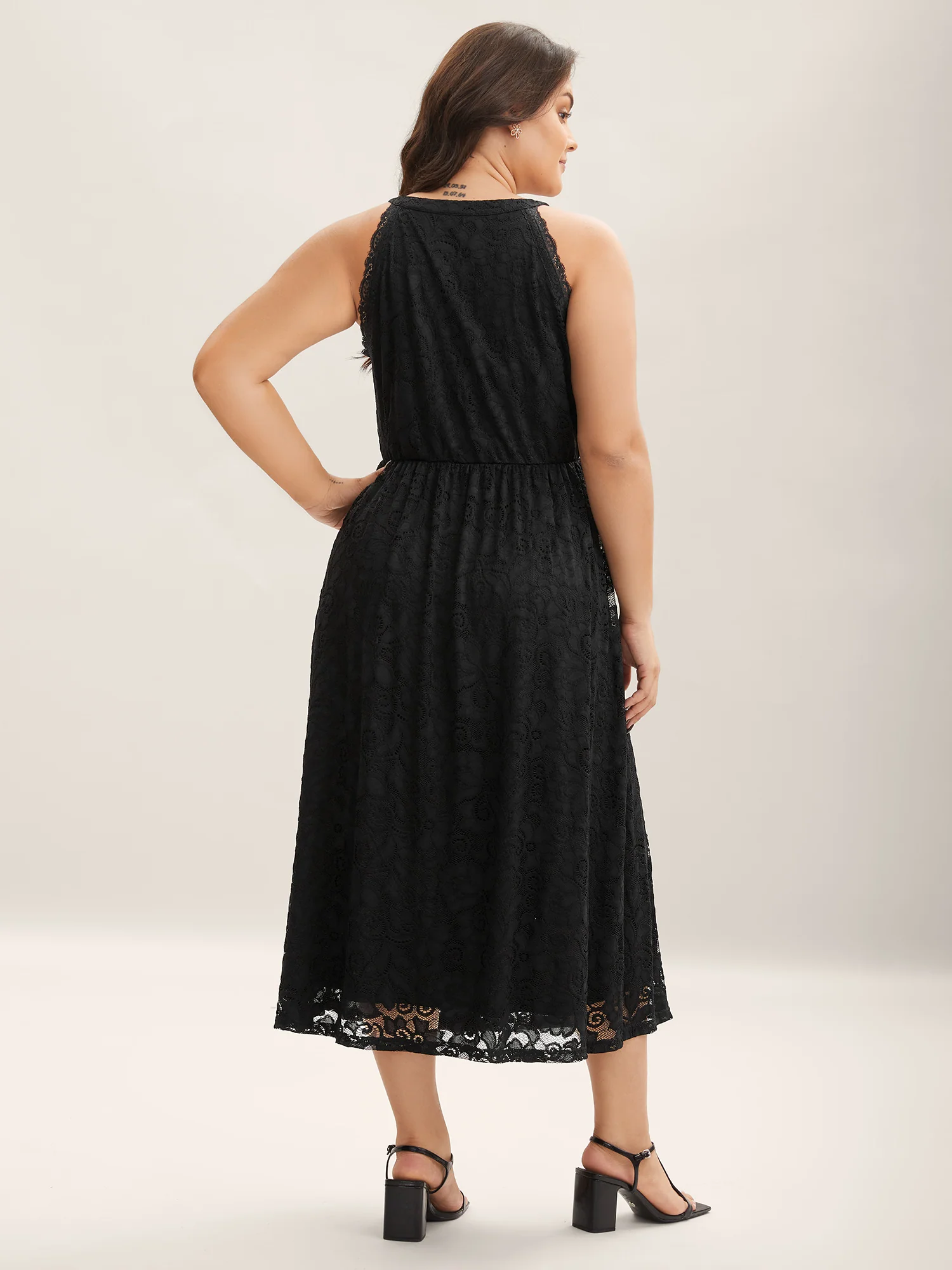 Textured Lace Sleeveless Pockets Midi Dress - Image 4