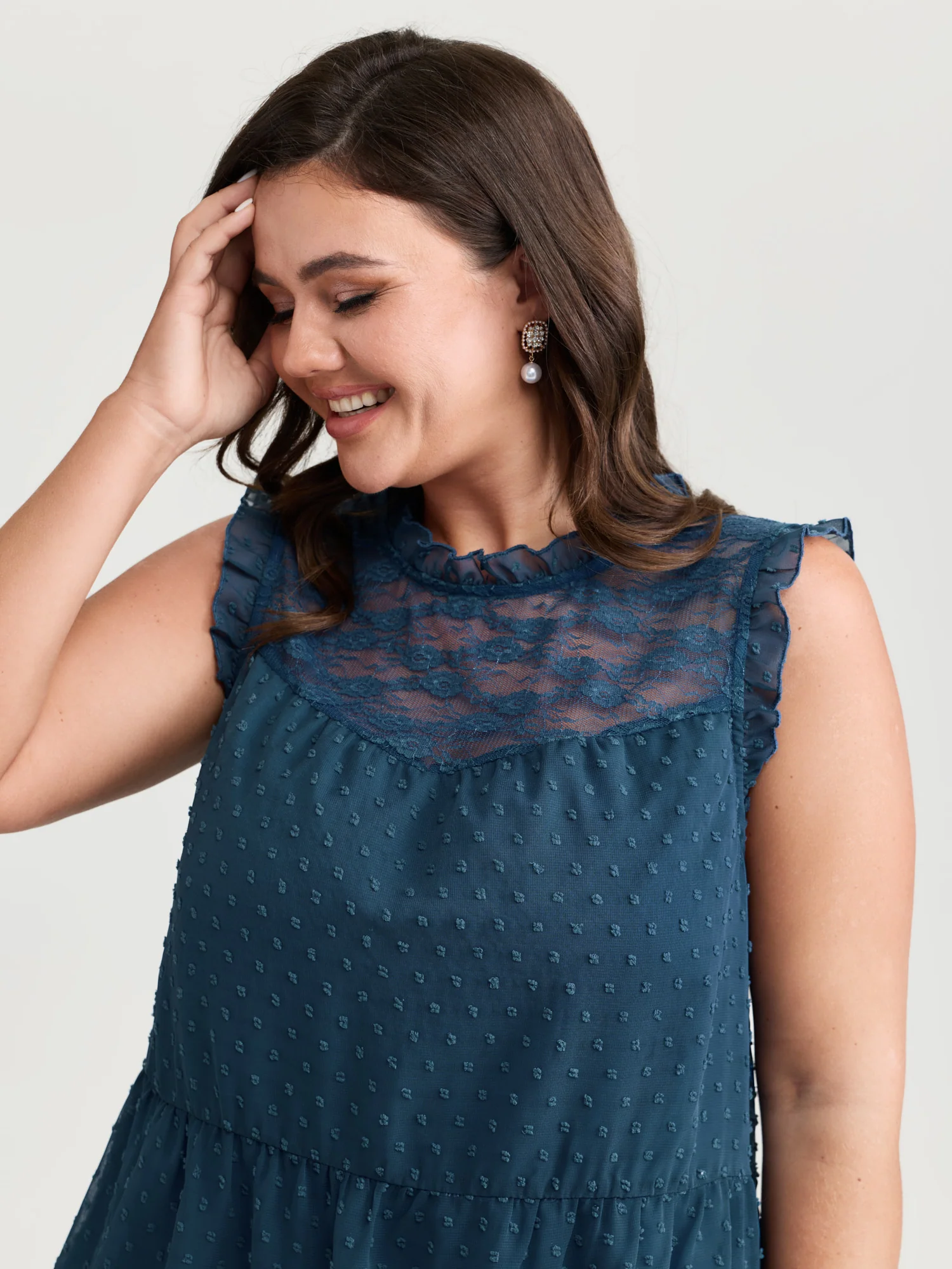 Textured Lace Trim Ruffled Tank Top - Image 3