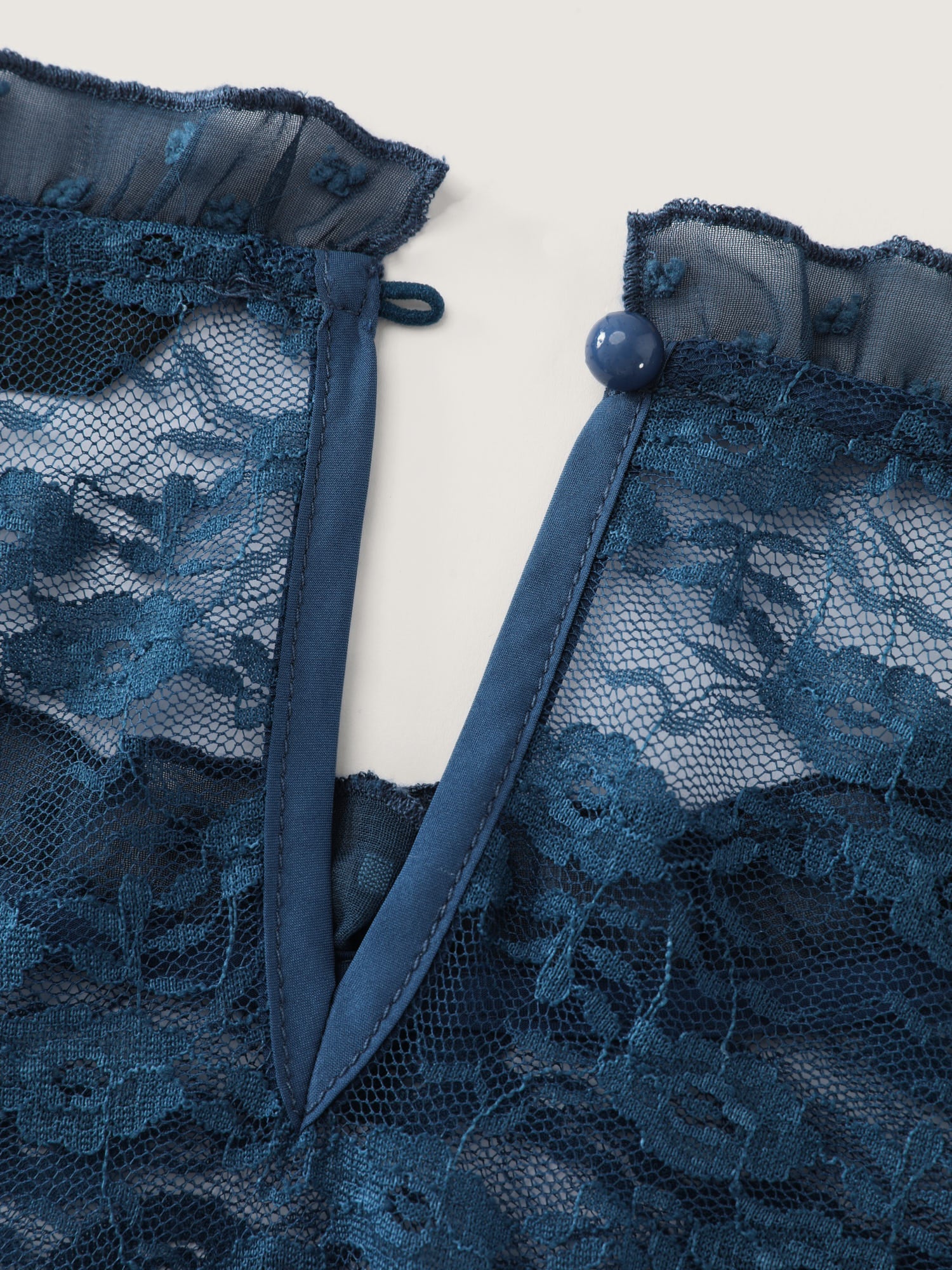 Textured Lace Trim Ruffled Tank Top - Image 5