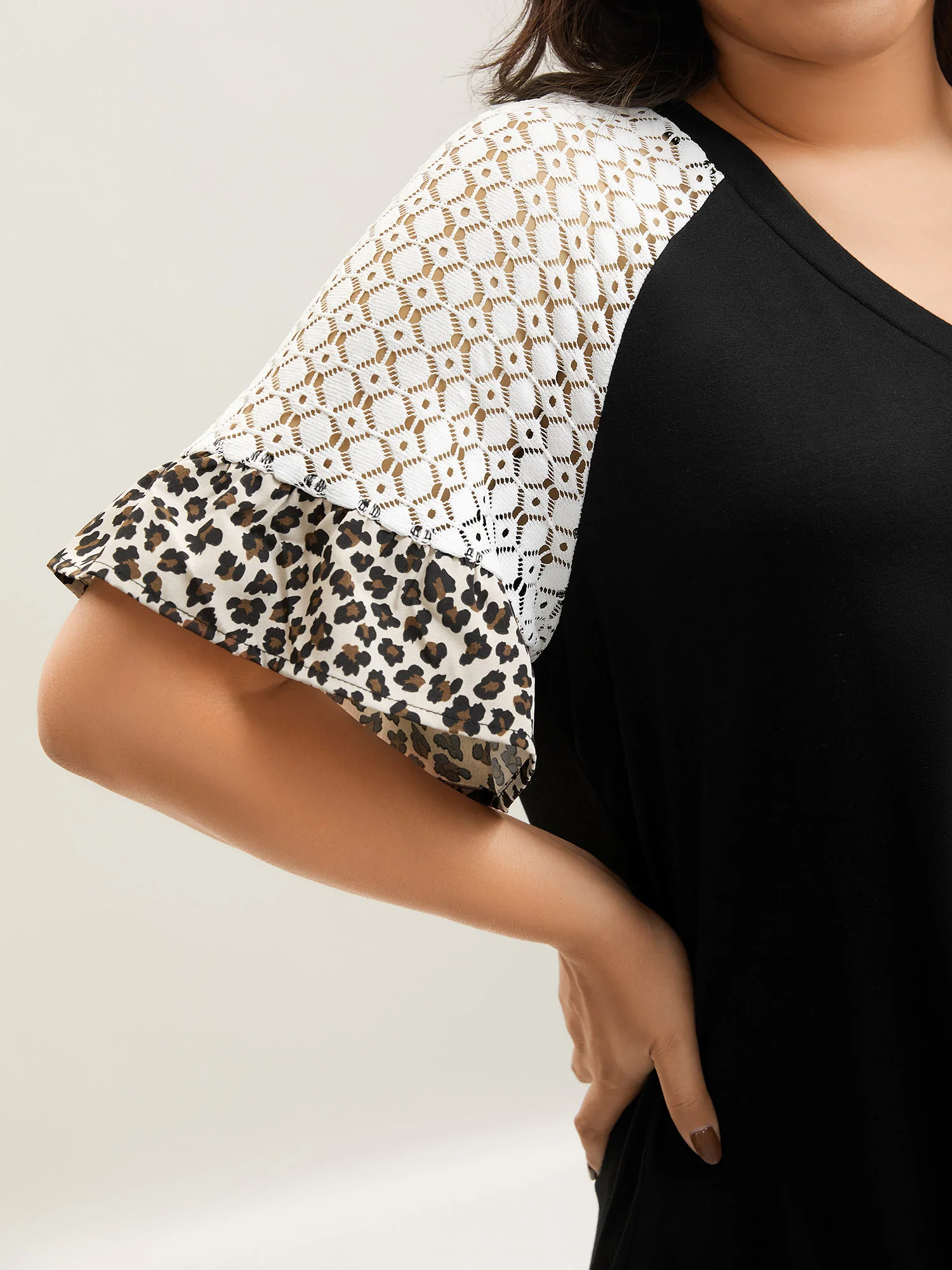 Textured Leopard Print Contrast Plain T-Shirt - Image 2
