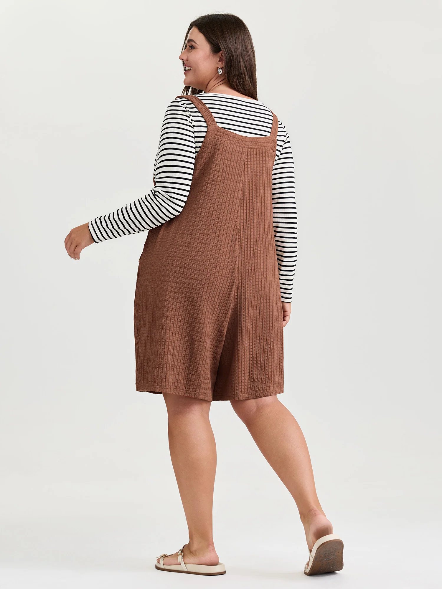 Textured Pleated Front Overall Cropped Jumpsuit - Image 4