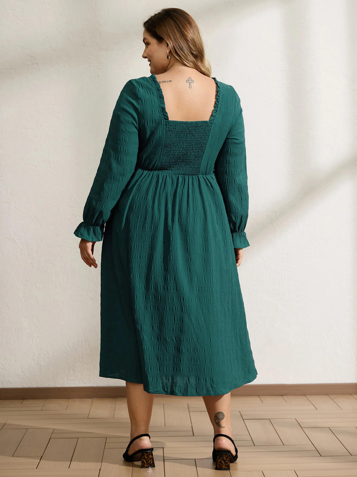 Textured Ruffled Neck Shirred Drawstring Midi Dress - Image 4