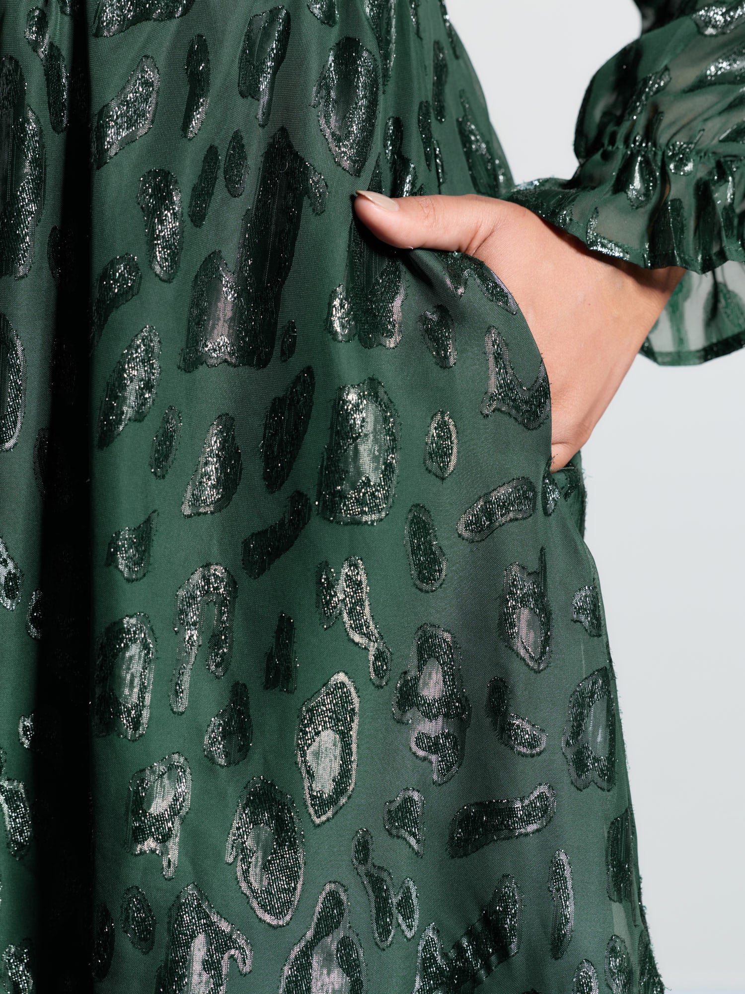 Textured Shirred Backless Tie Midi Dress - Image 4