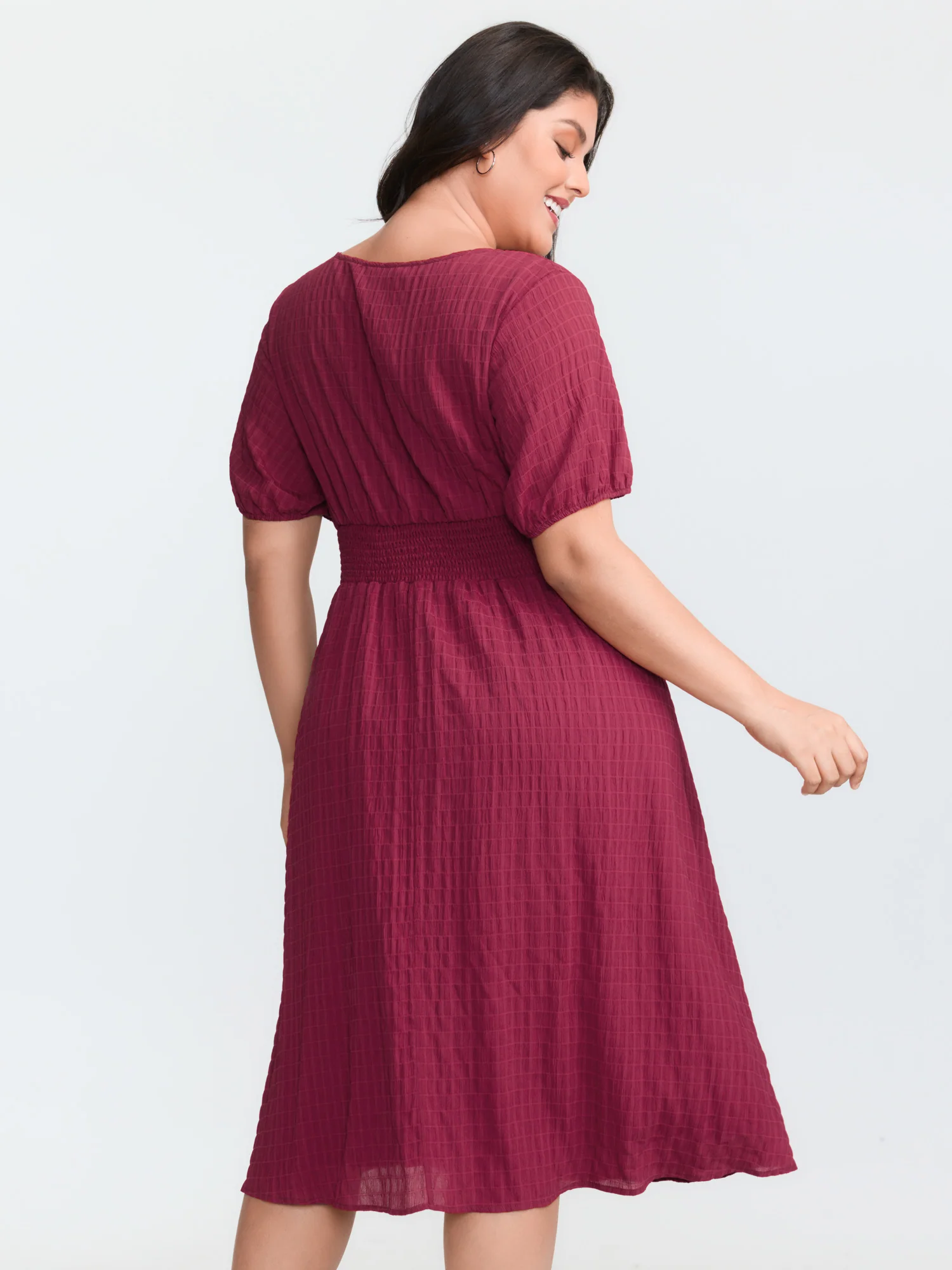 Textured Shirred Cinched-Waist Midi Dress - Image 4