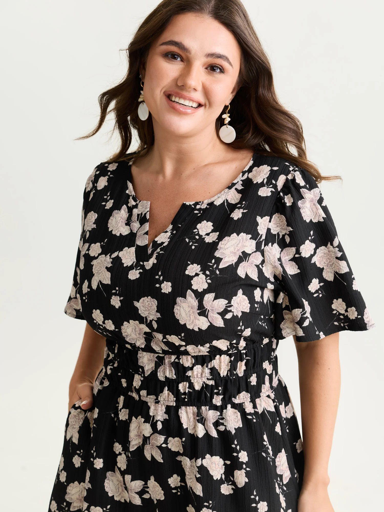 Textured Shirred Cinched Waist Maxi Dress - Image 17