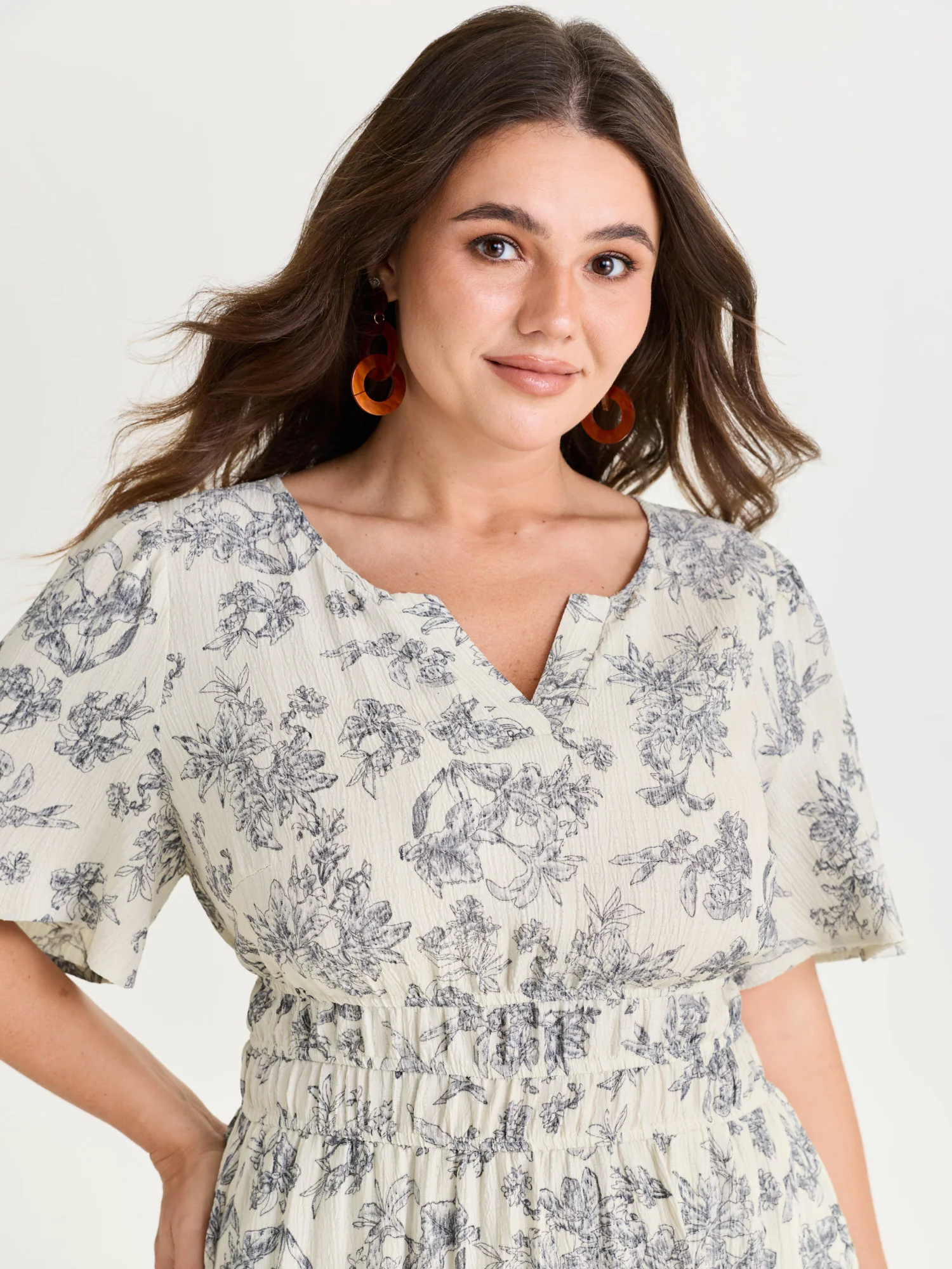 Textured Shirred Cinched Waist Maxi Dress - Image 32