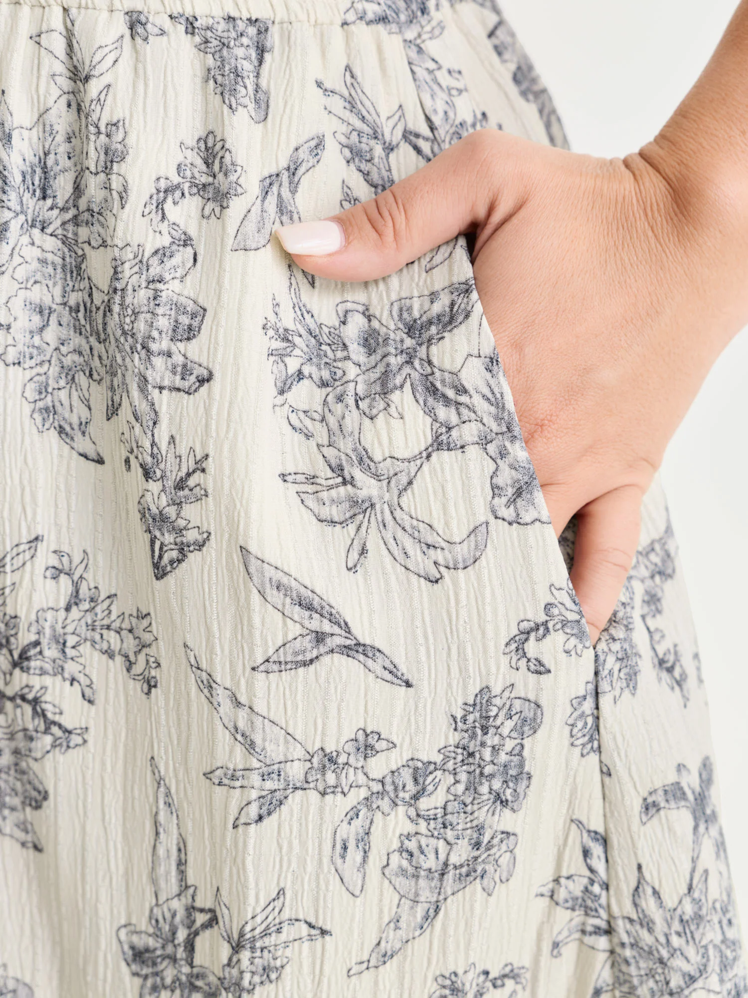Textured Shirred Cinched Waist Maxi Dress - Image 33