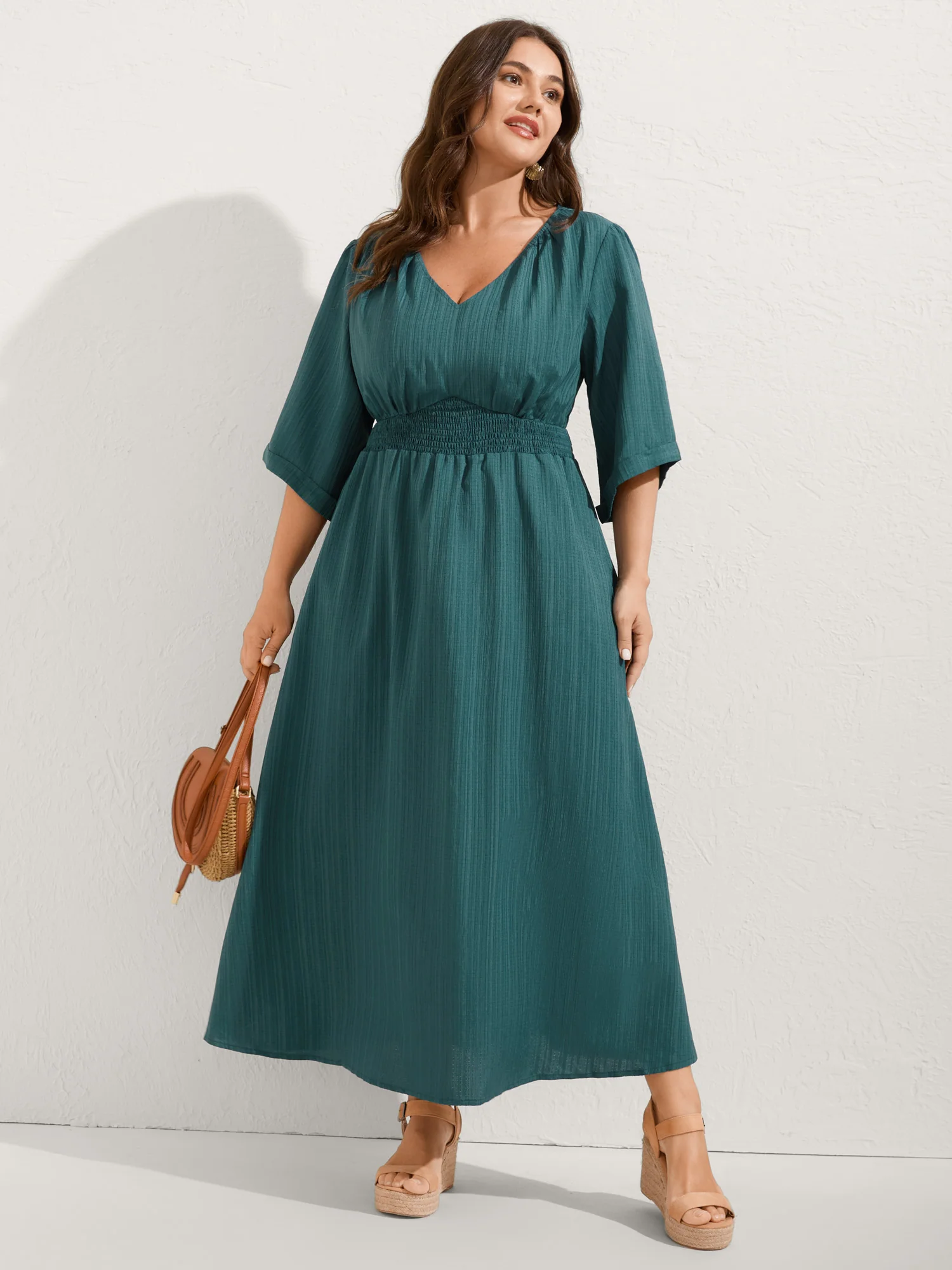Textured Shirred-Waist Adjustable Pockets Midi Dress - Image 2
