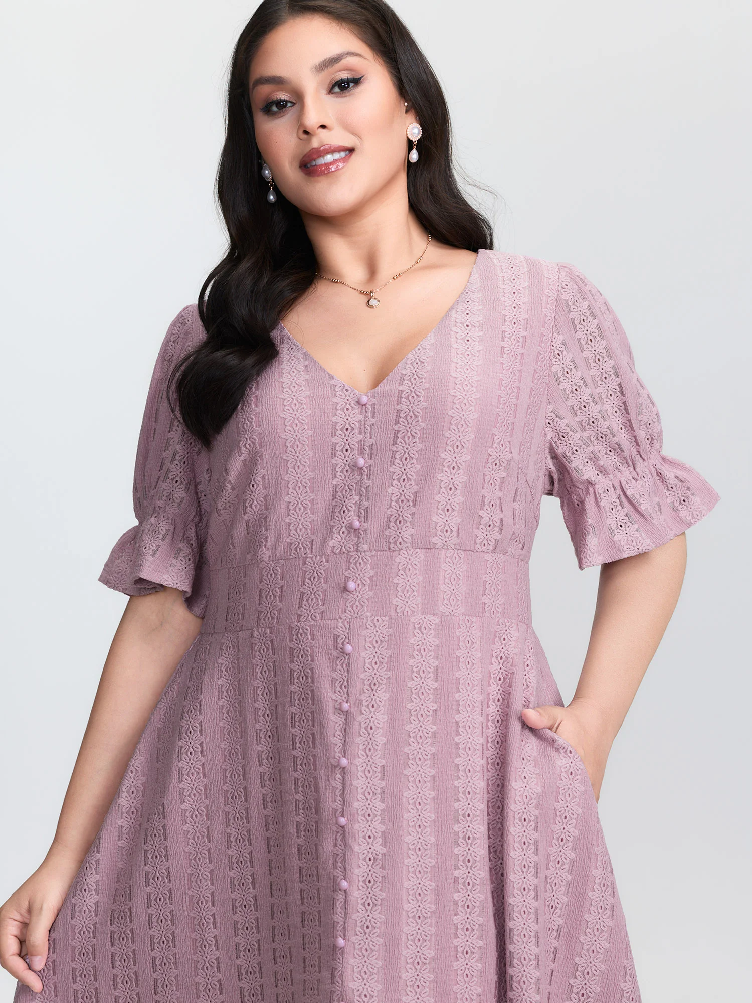 Textured Shirred Waist Cut-Out Midi Dress - Image 3